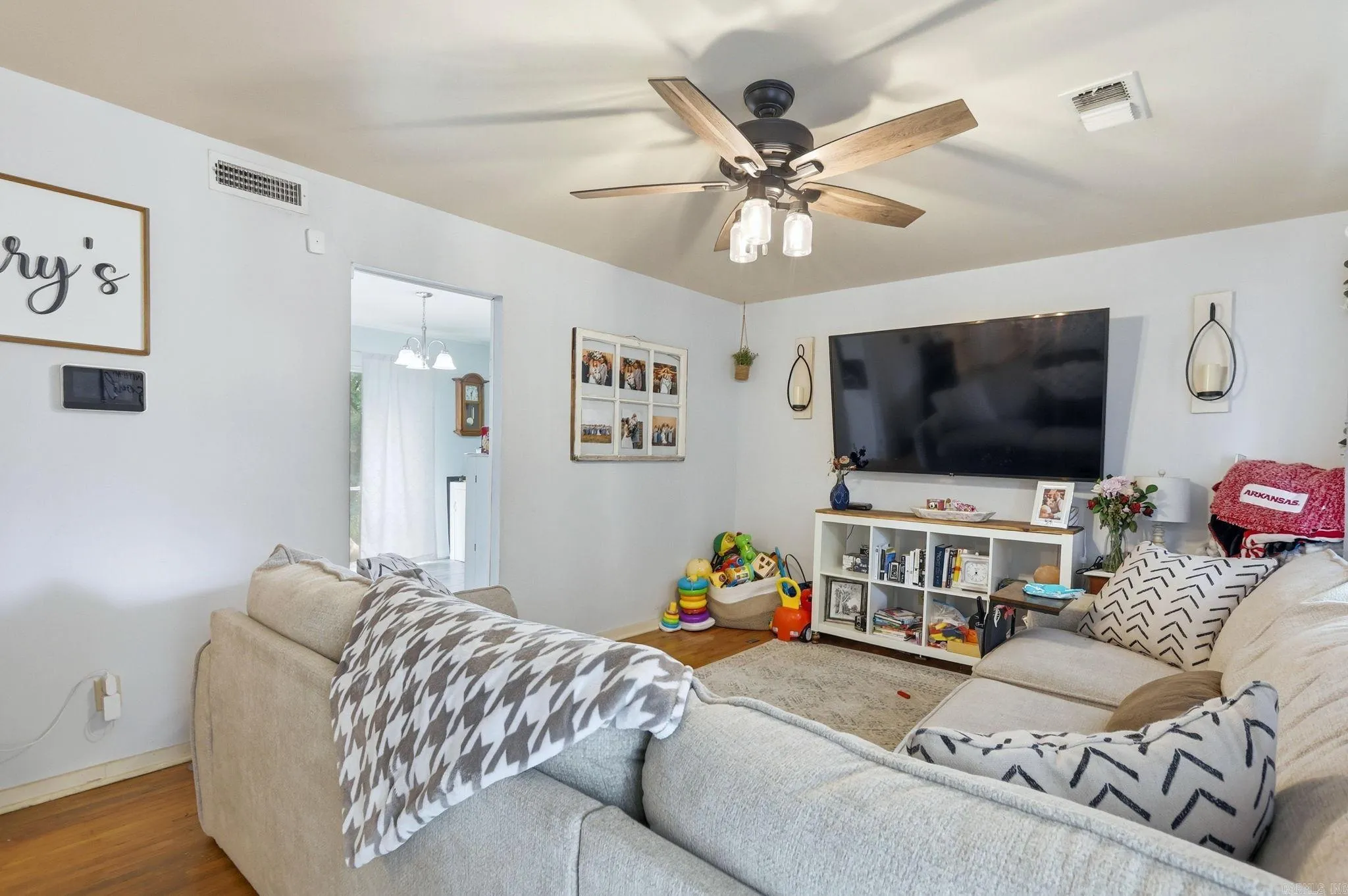 Property at 3217  Garniece - Image 4