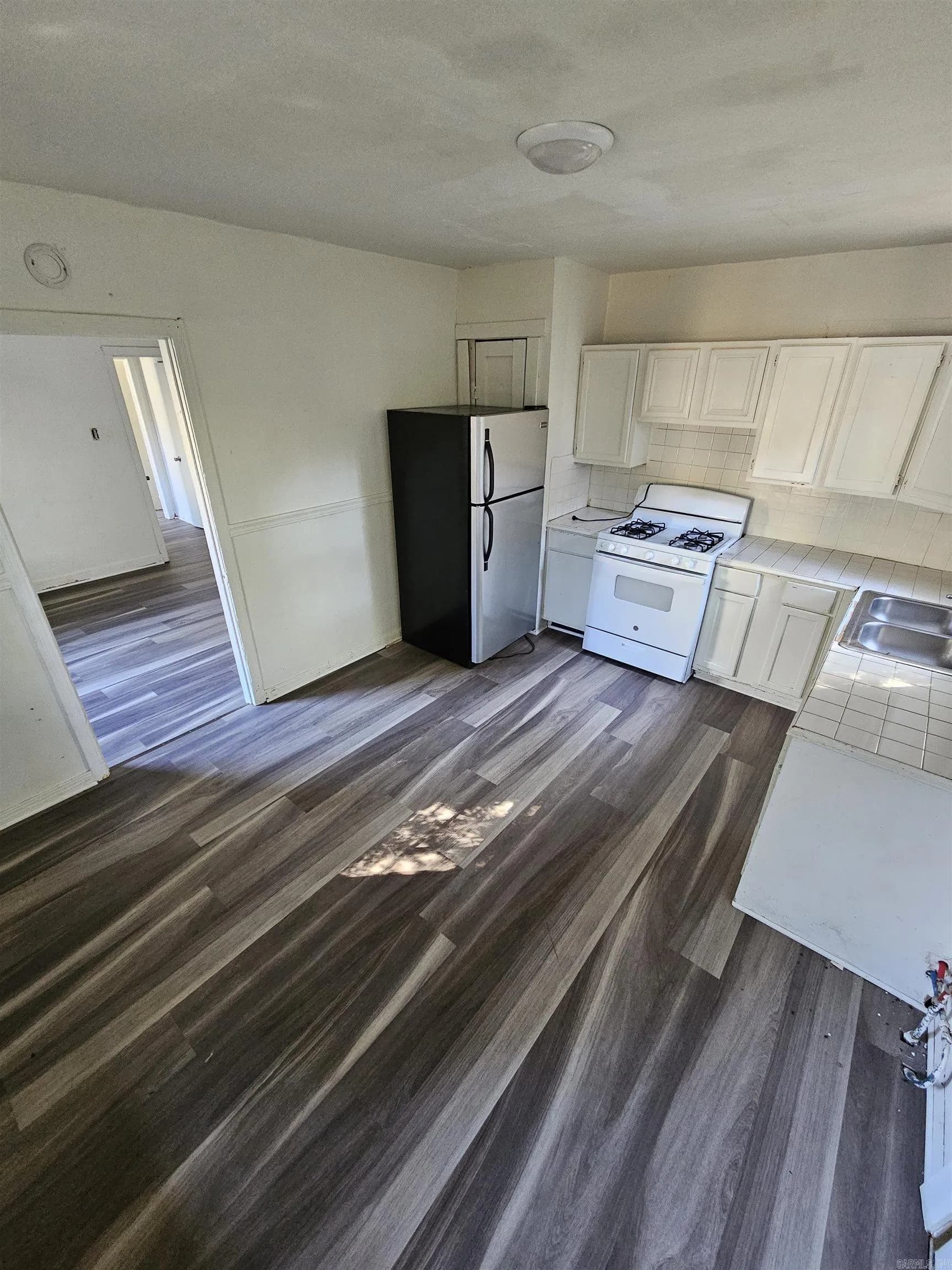 Property at 2804  Lincoln - Image 5