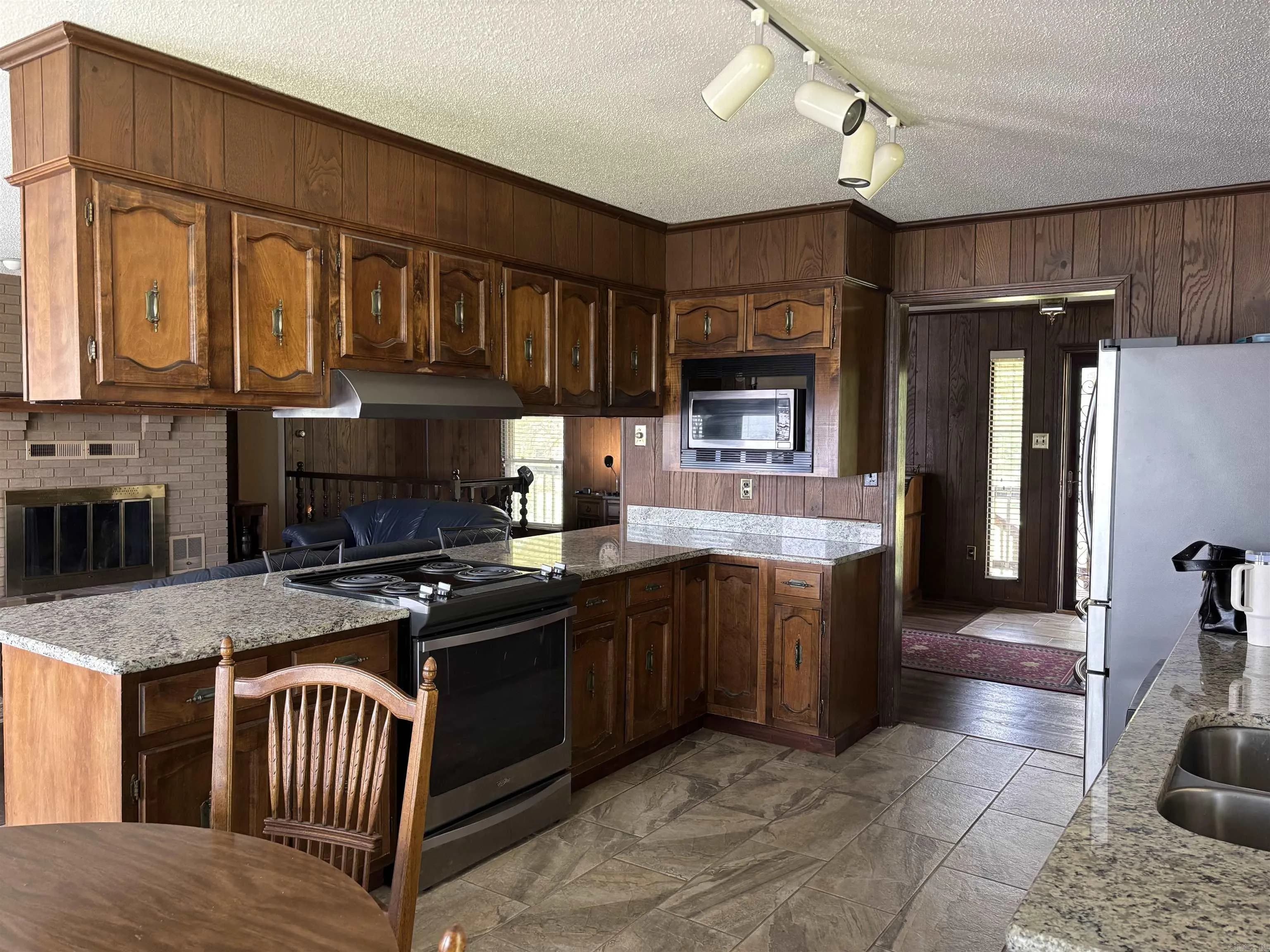 Property at 7517  Beck - Image 18