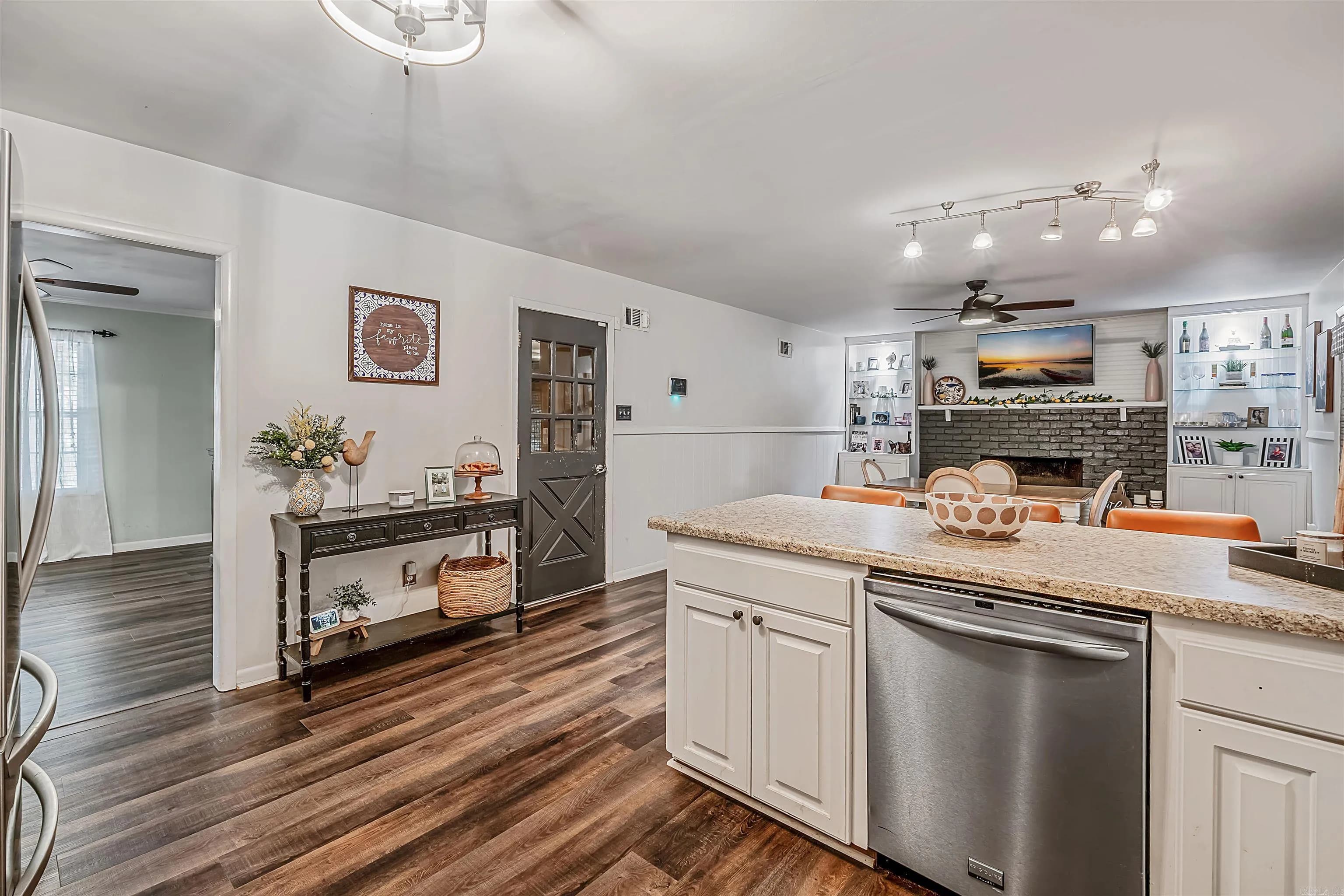 Property at 4808 N Locust - Image 11