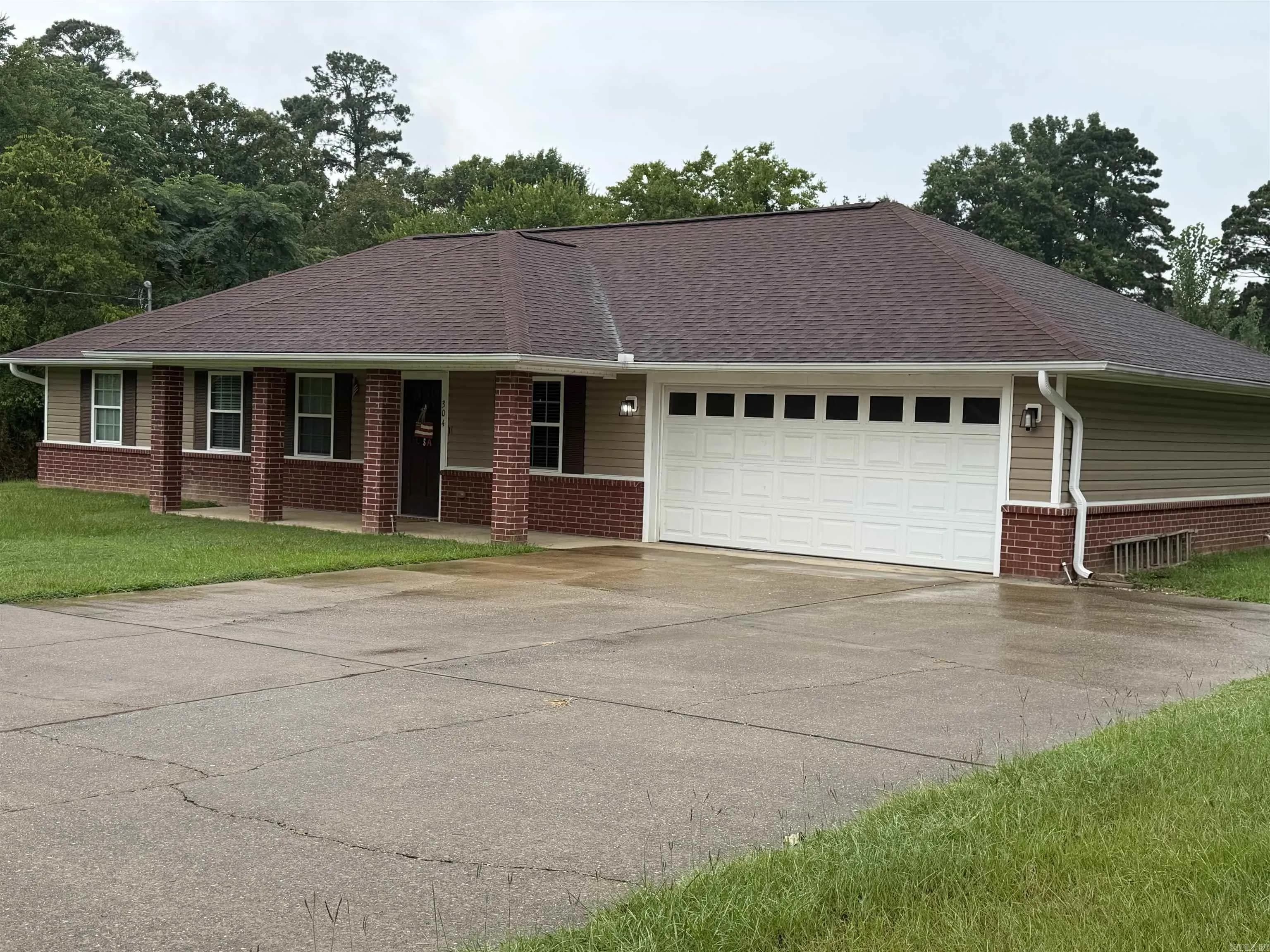 Property at 304 W 10th - Image 1