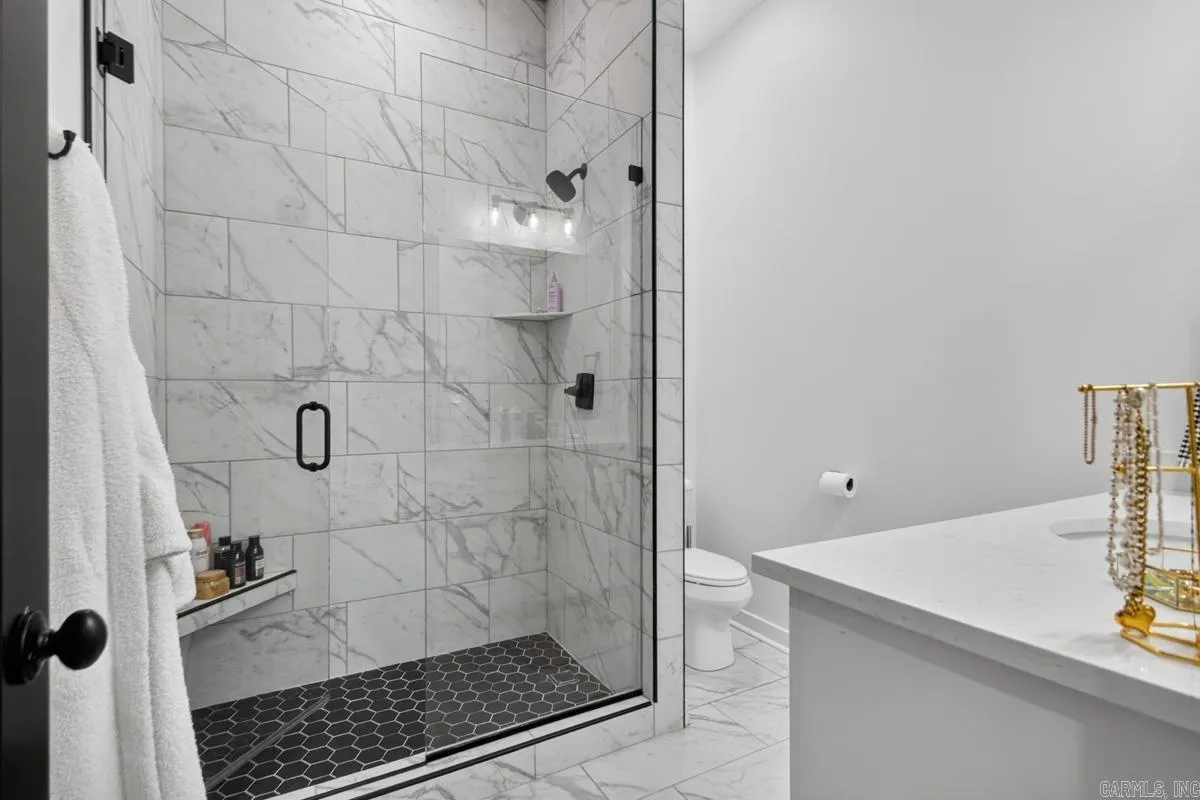 Property at 810  Caddo - Image 28