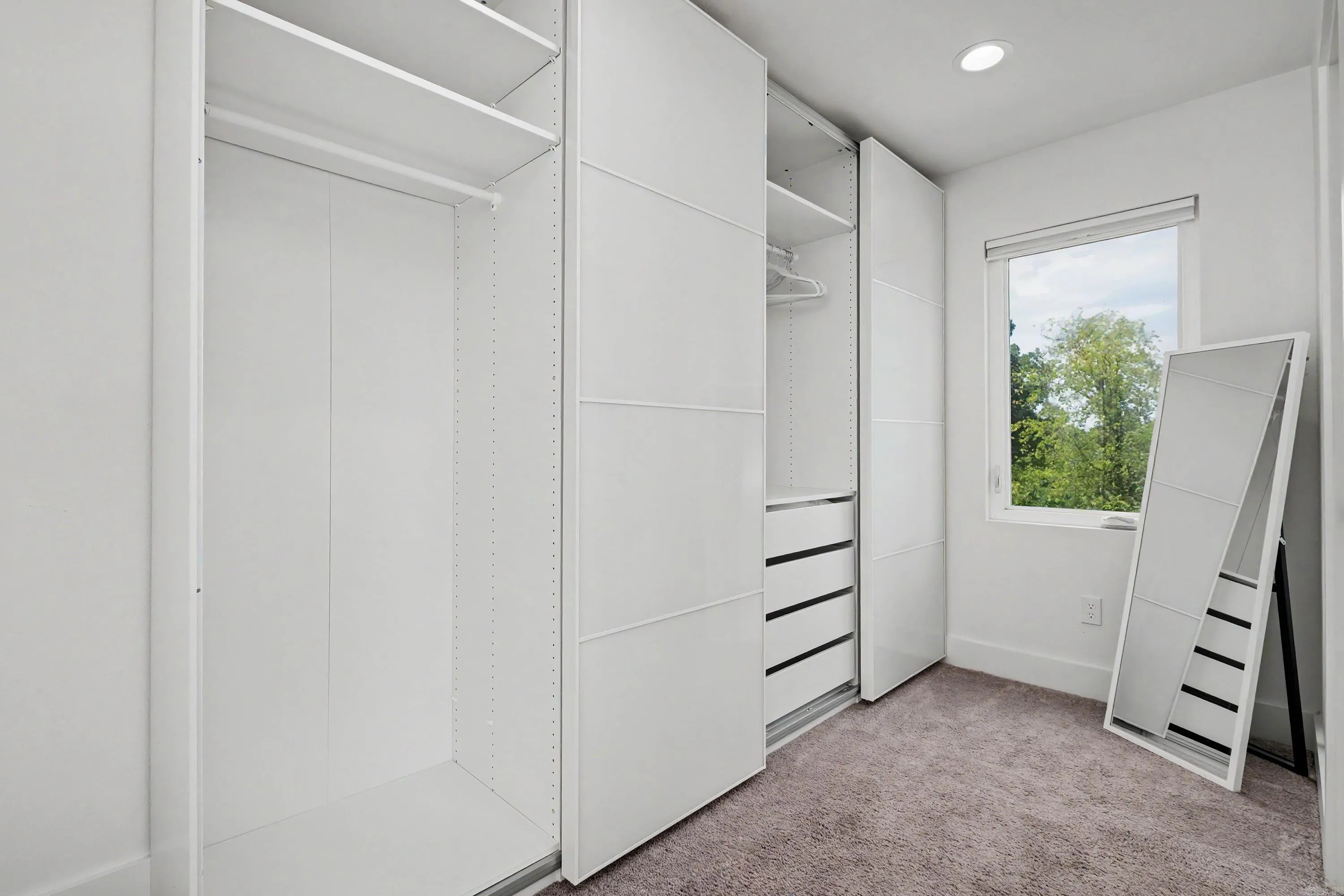 Property at 920 S Park - Image 10