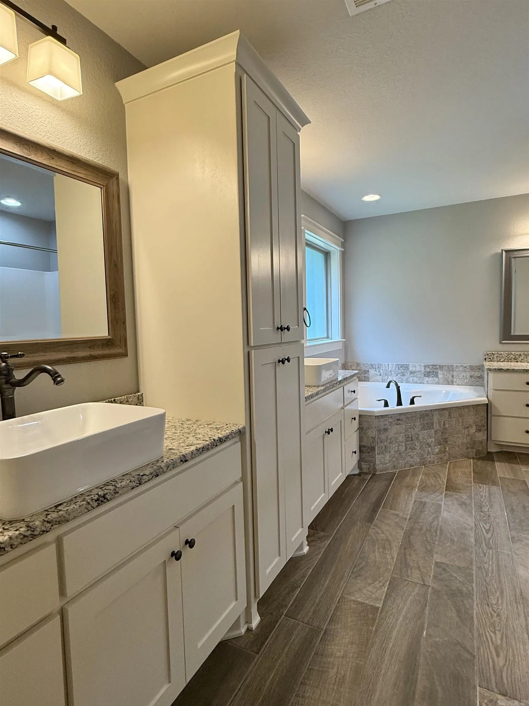 Property at 305  Sandy creek - Image 10