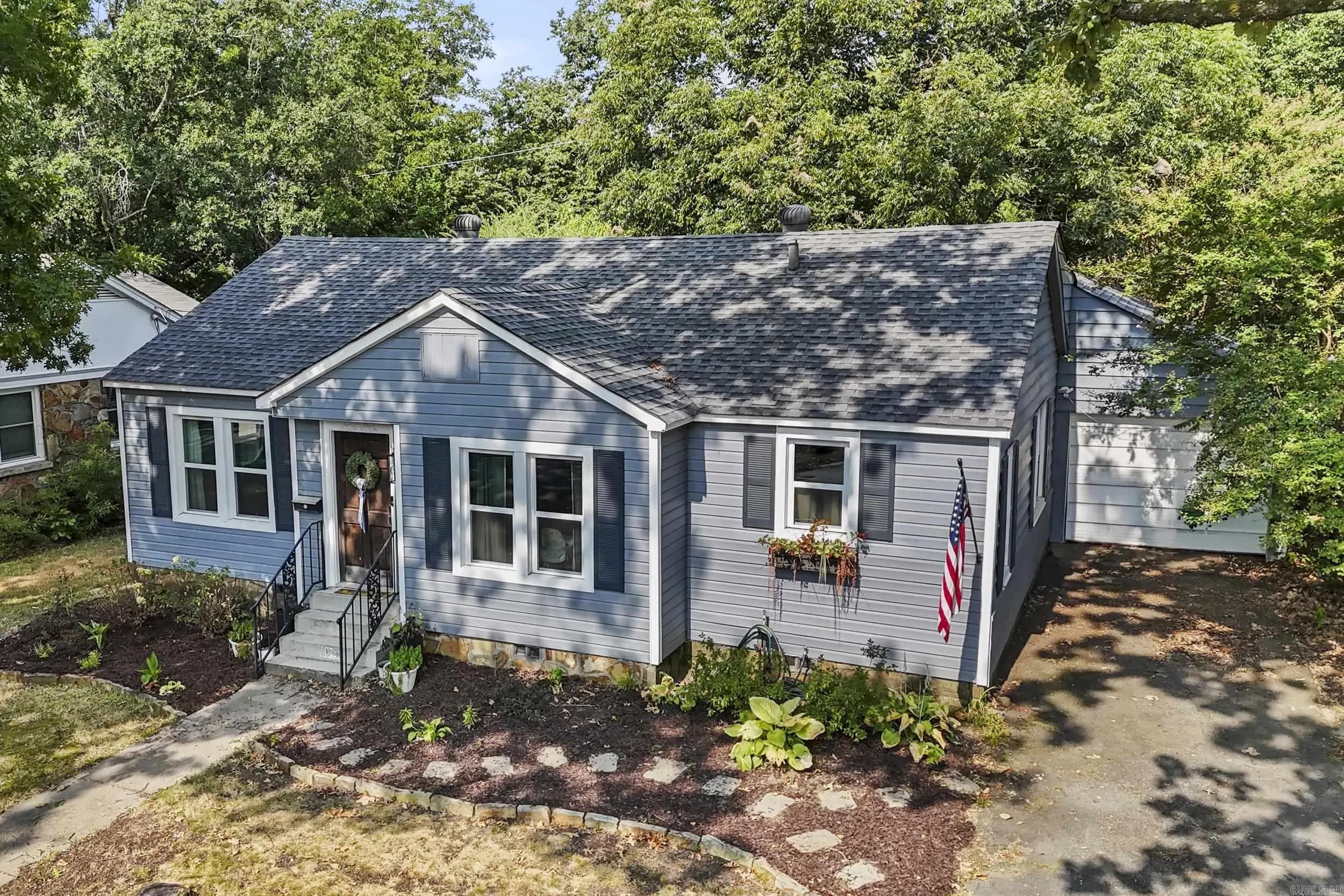 Property at 1106  Skyline - Image 4