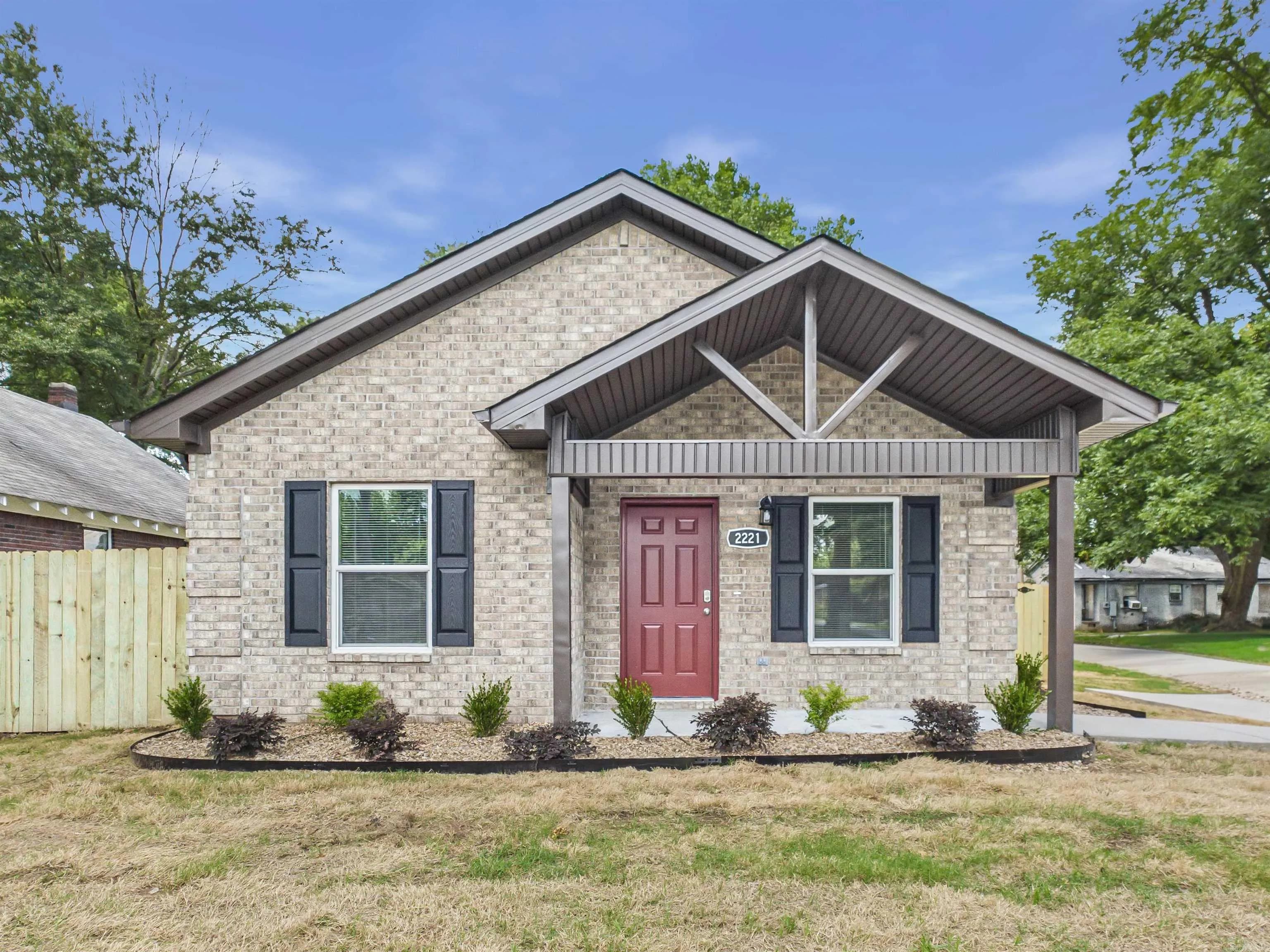 Property at 2221.5 E Washington - Image 1