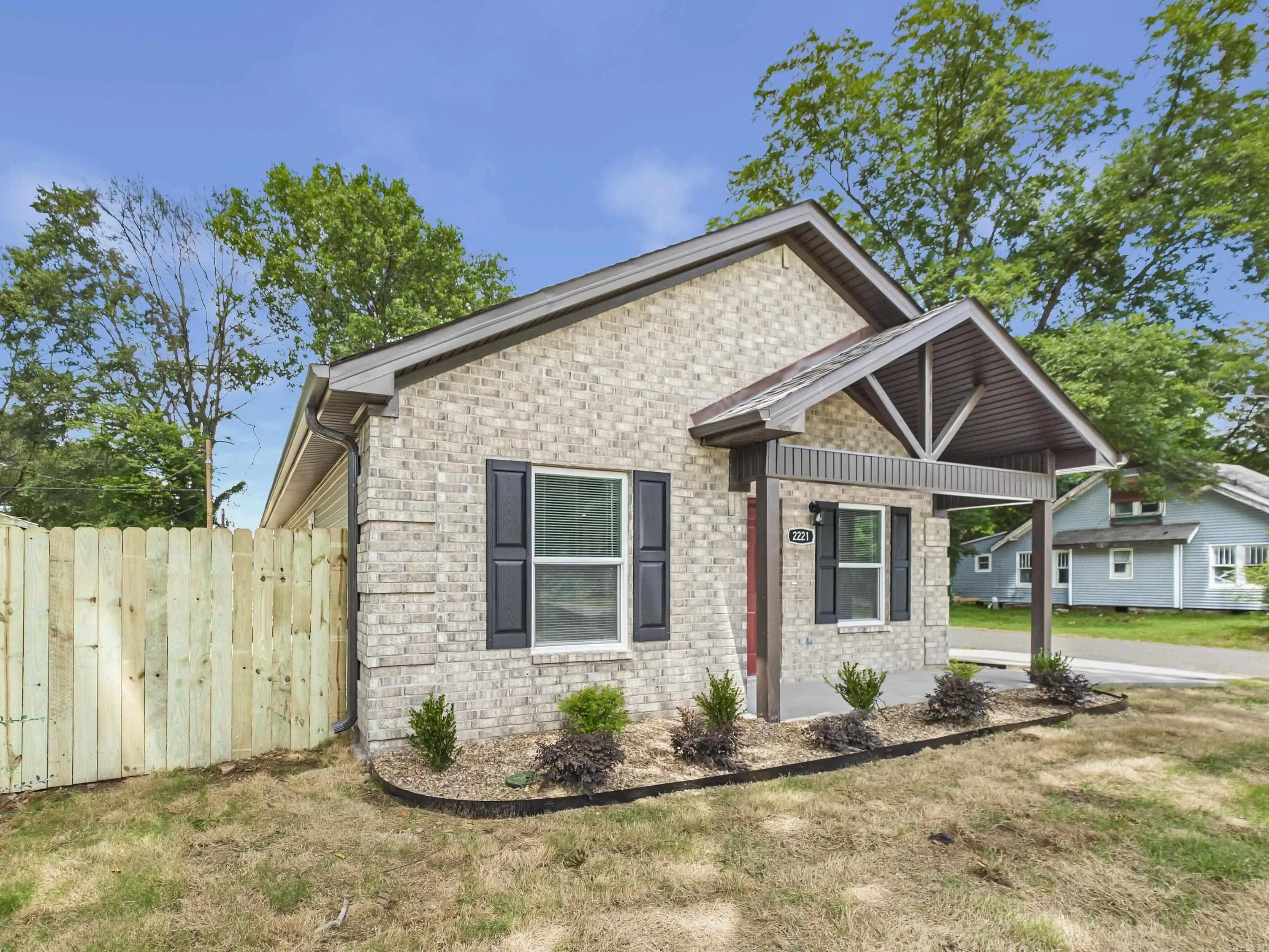 Property at 2221.5 E Washington - Image 2