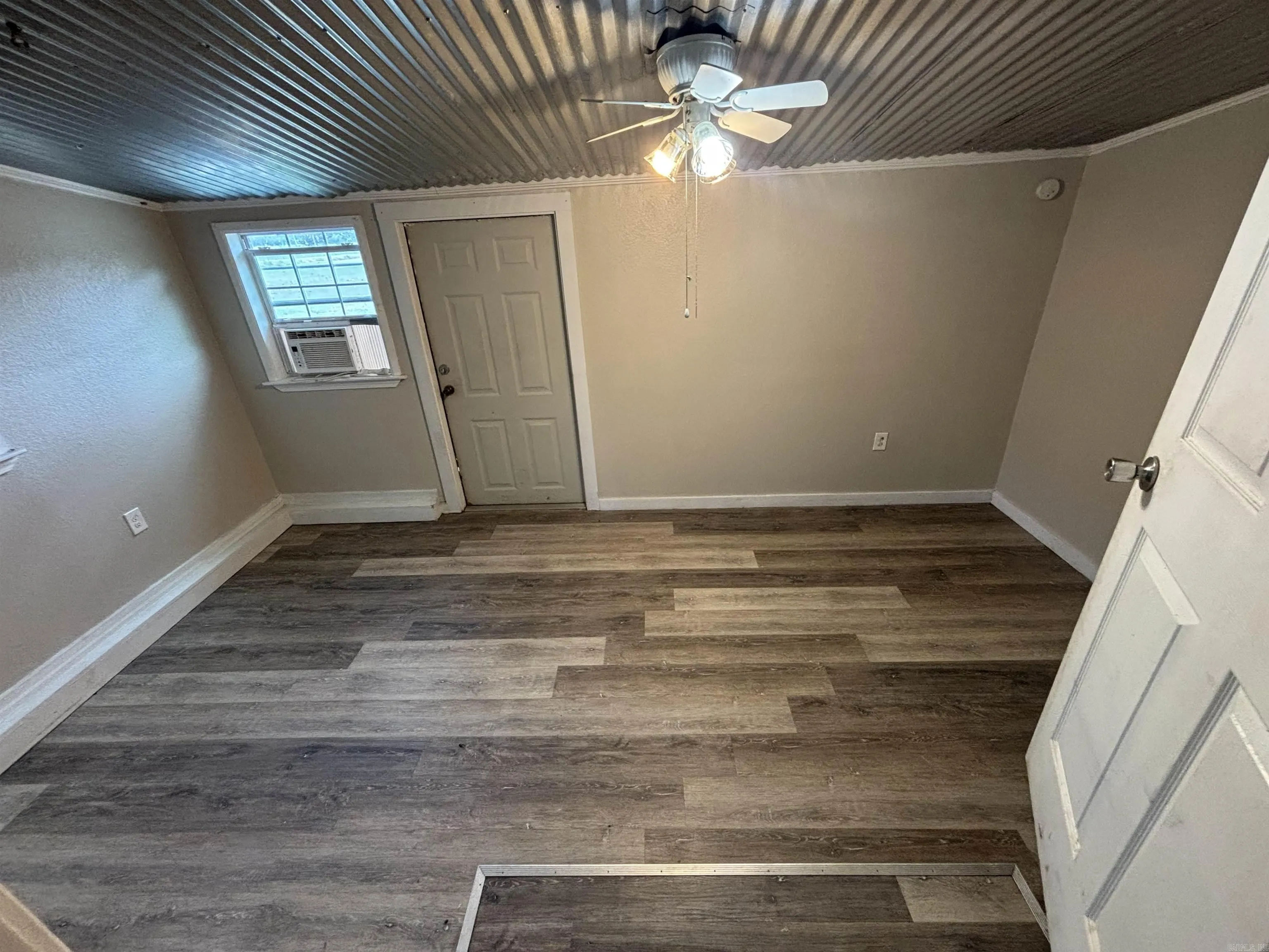 Property at 119  Overbeck - Image 8