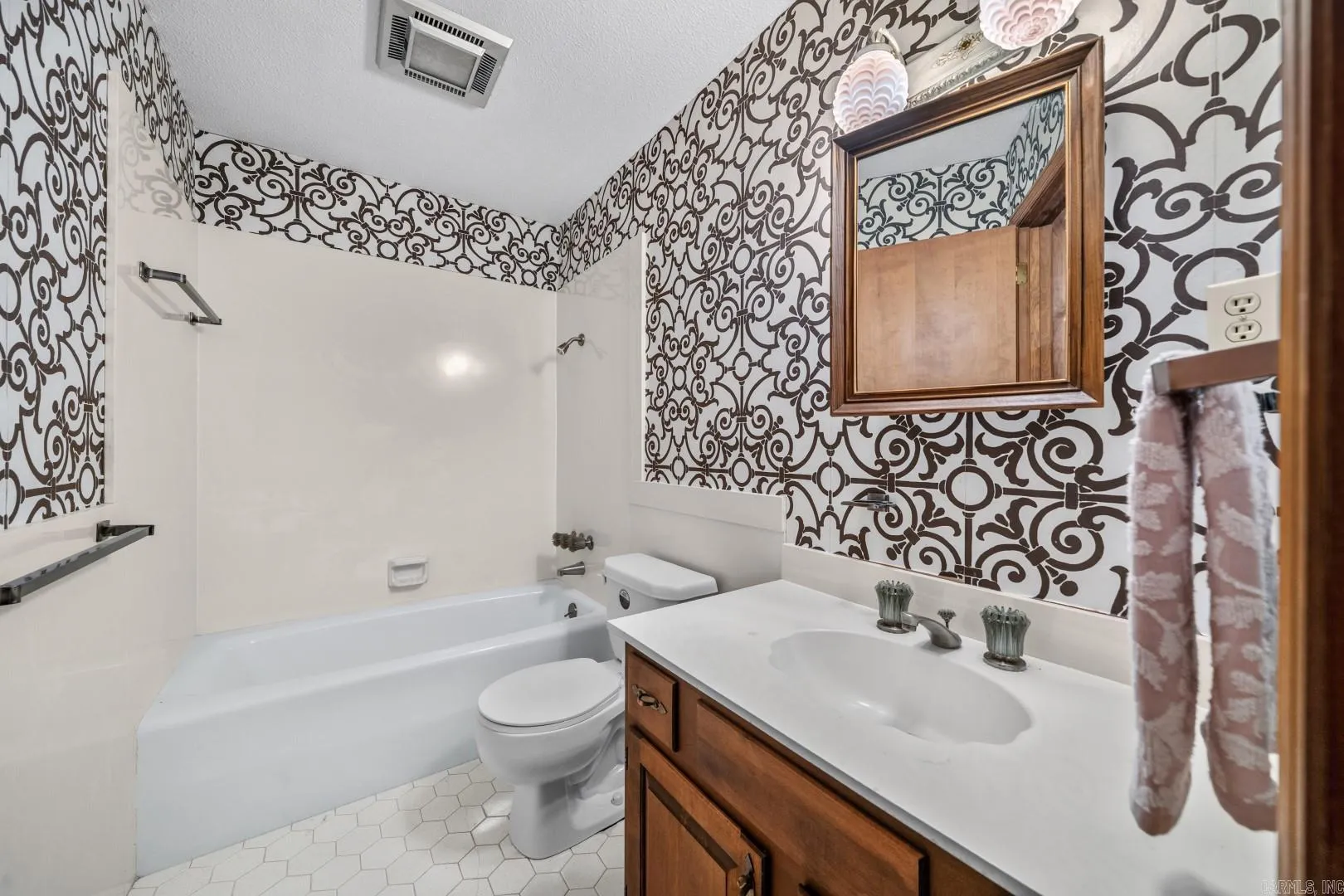 Property at 200  Scottwood - Image 14