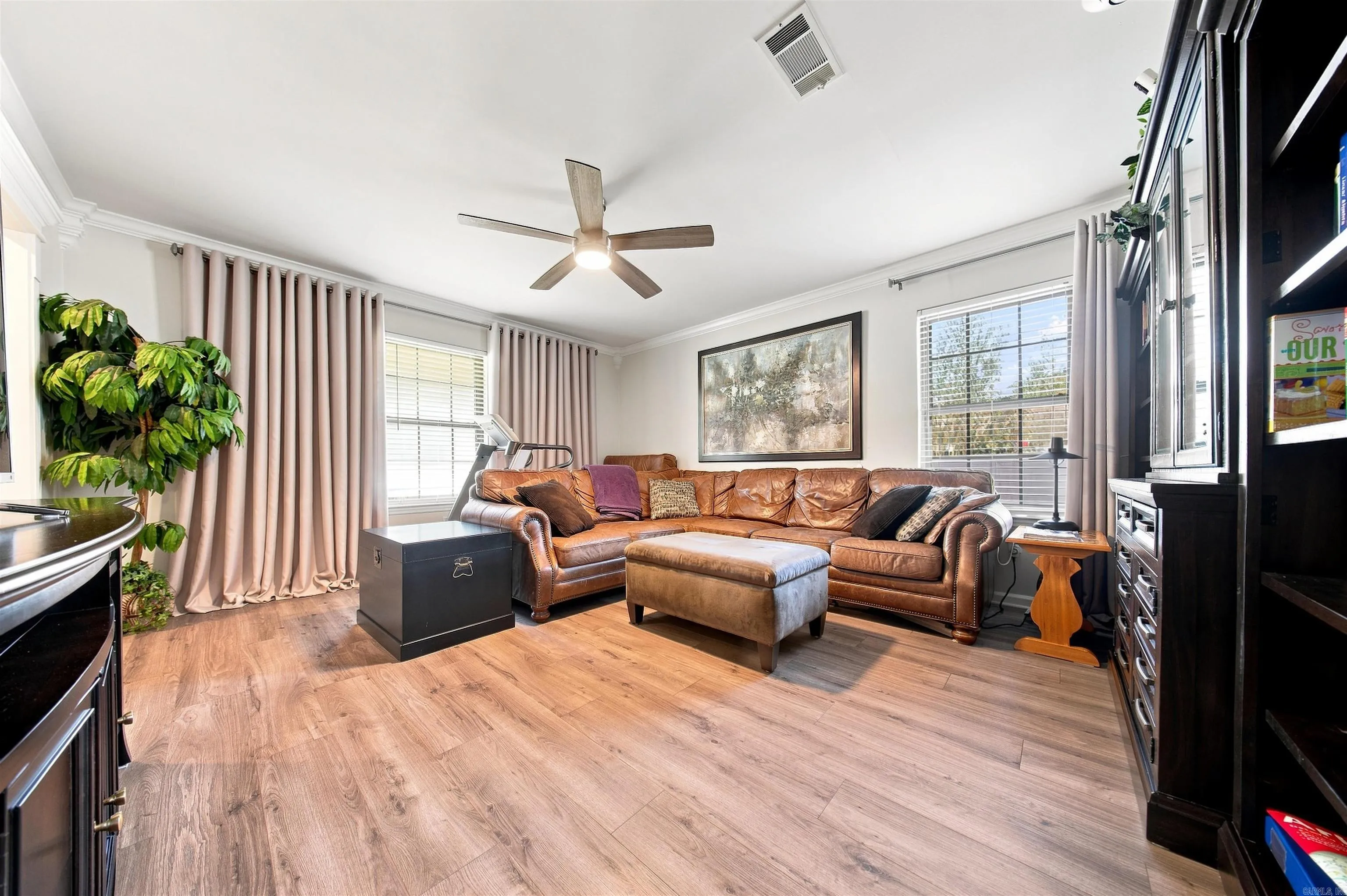 Property at 513 E Maryland ave - Image 5
