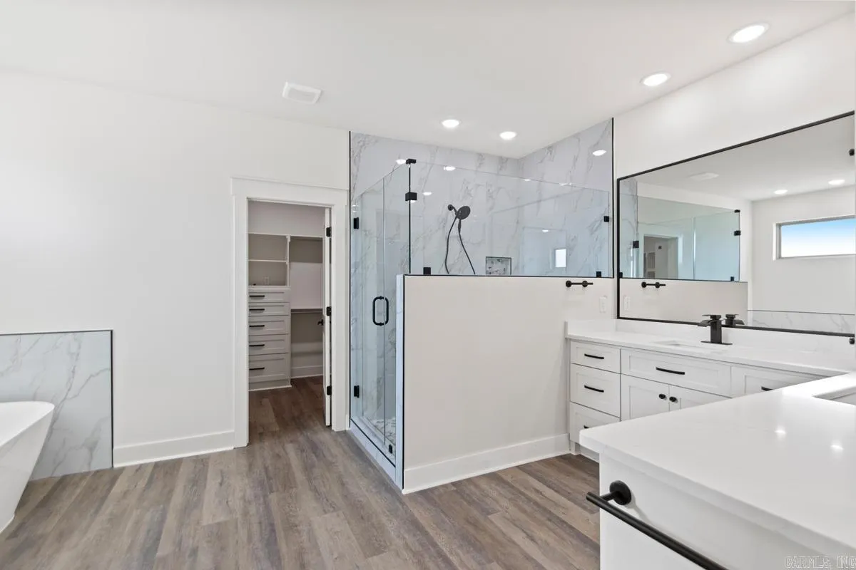 Property at 602  Corondelet - Image 22