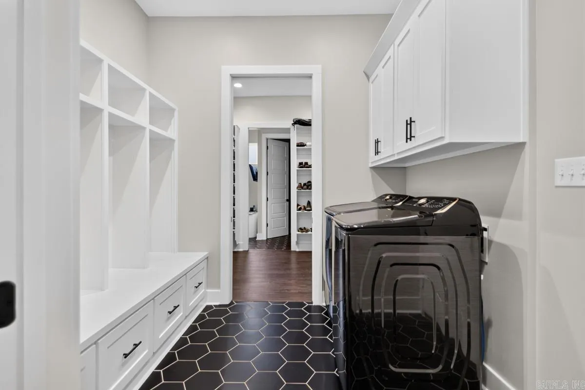 Property at 877  Oak forest - Image 29