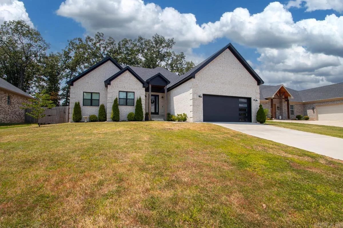 Property at 877  Oak forest - Image 3