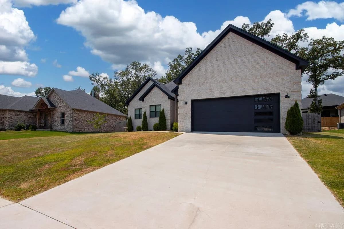 Property at 877  Oak forest - Image 4