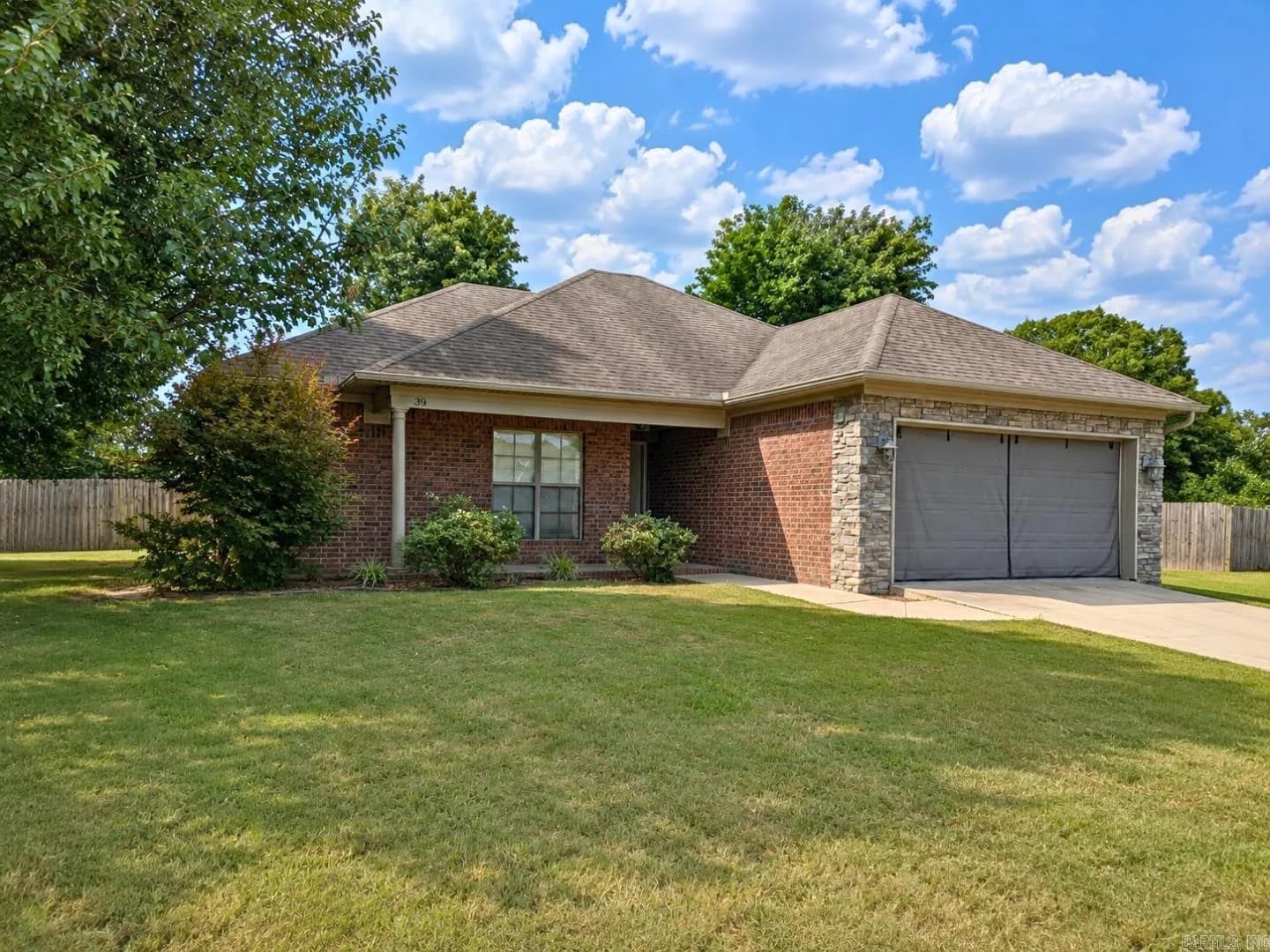Property at 39  Golden leaf - Image 1