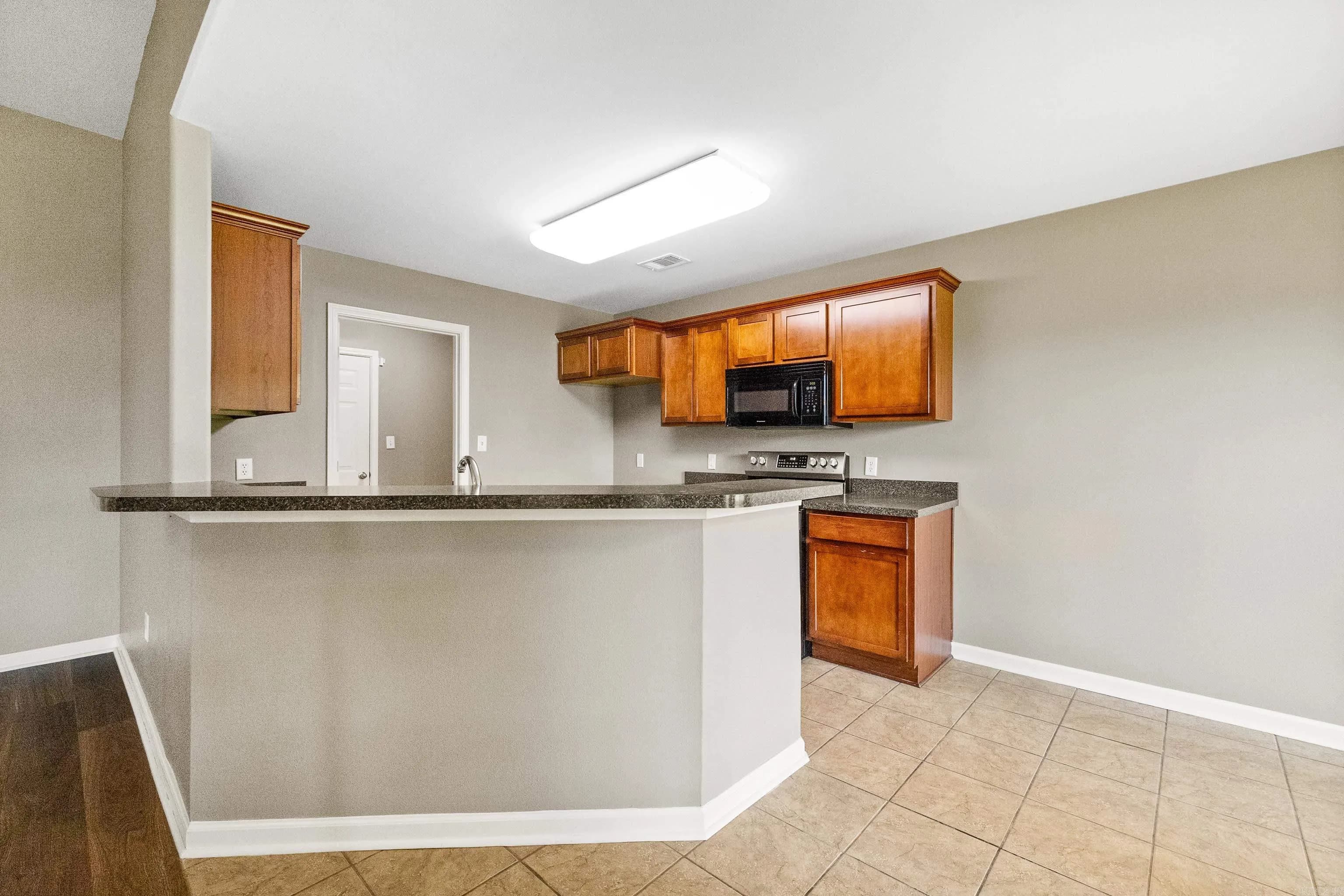 Property at 104  Sahalee - Image 10