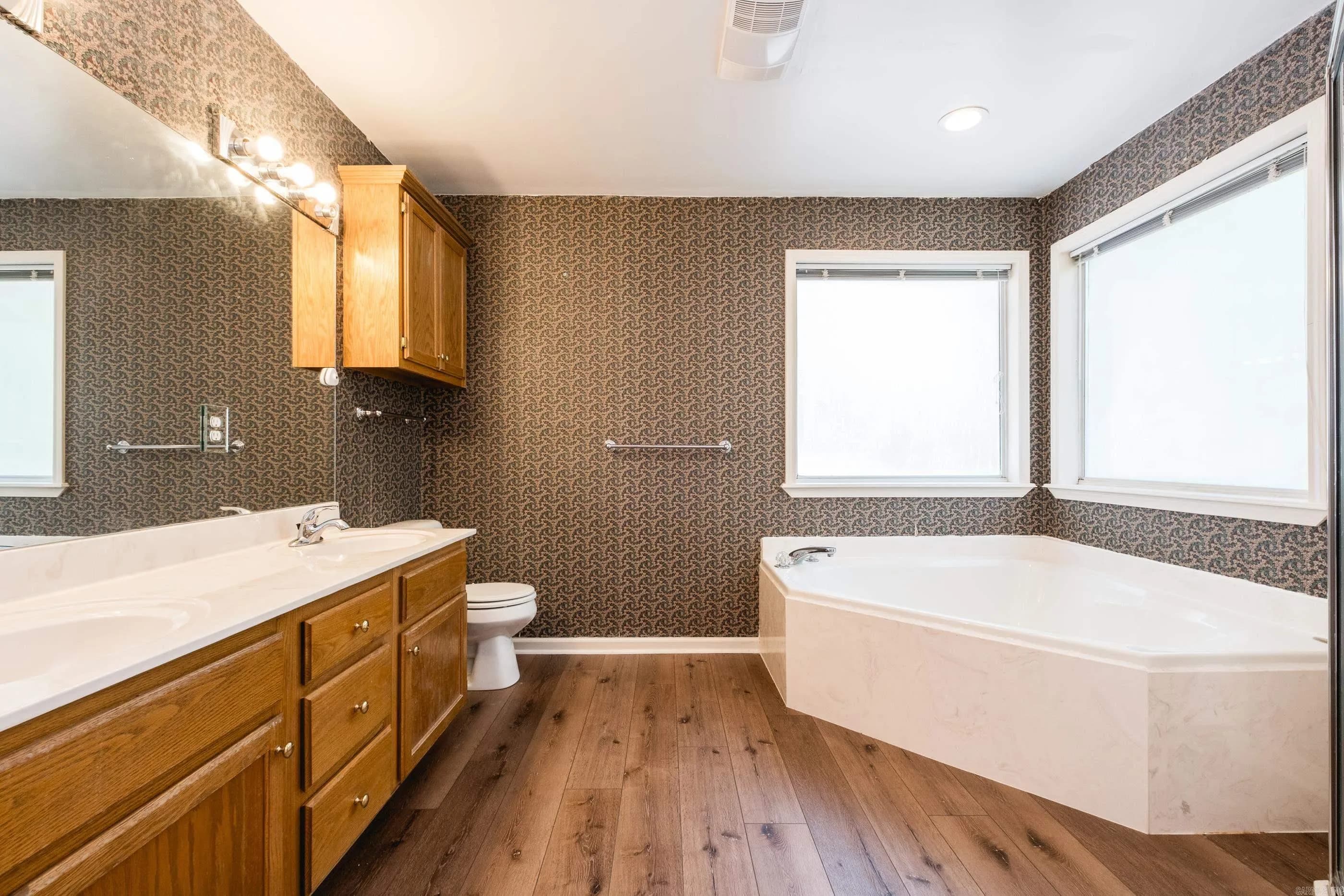 Property at 97  Emerald - Image 34