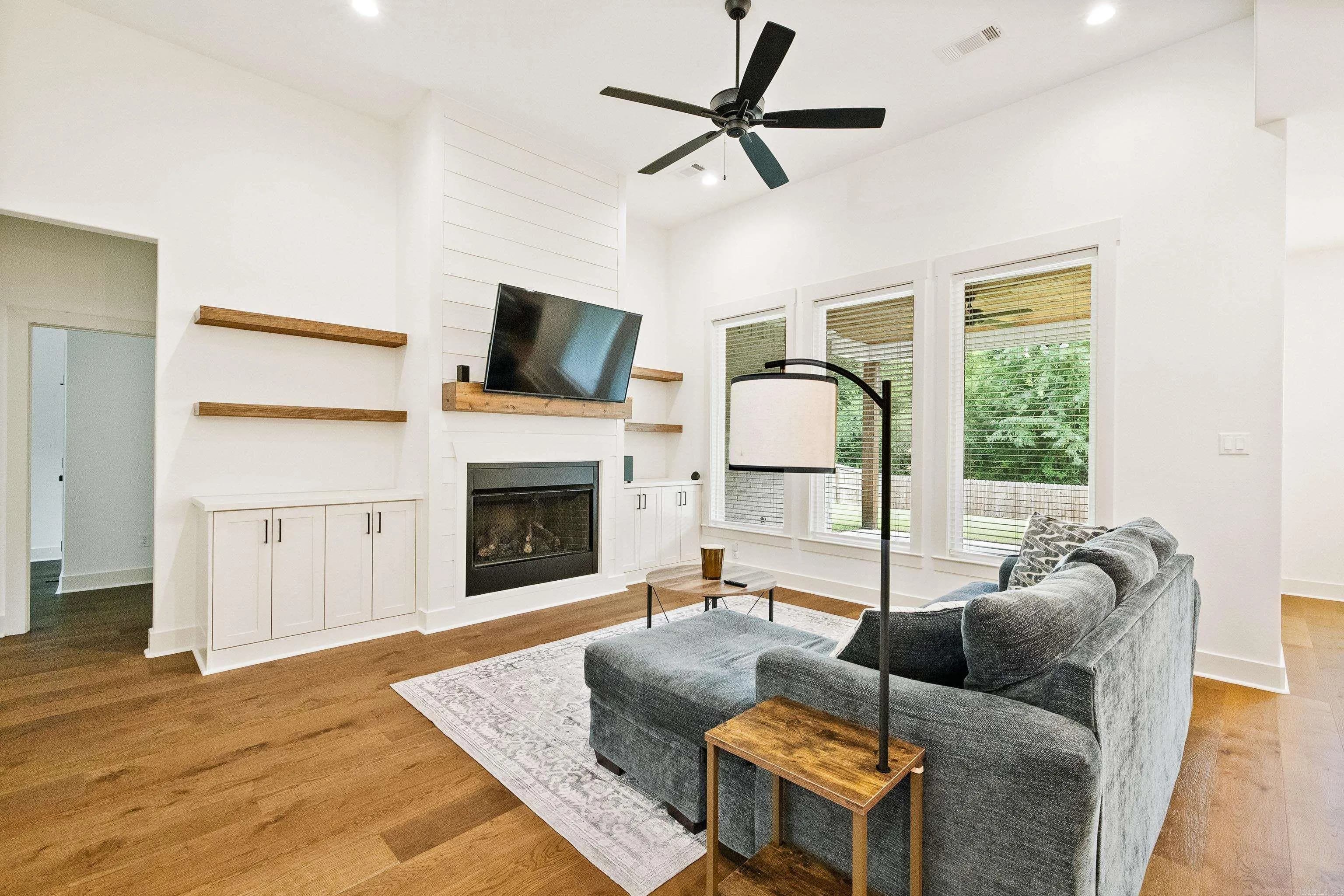 Property at 8008 N Shoreline - Image 9