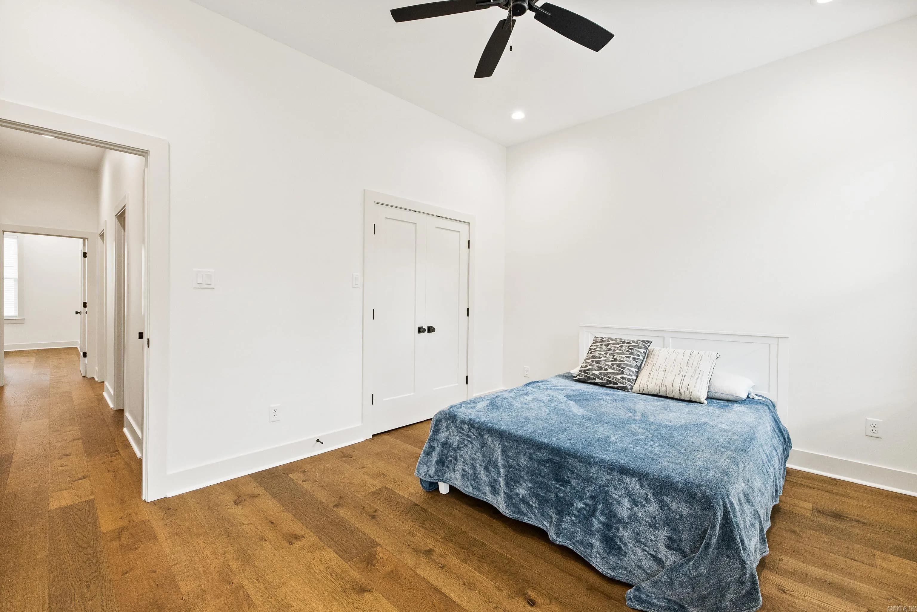 Property at 8008 N Shoreline - Image 38