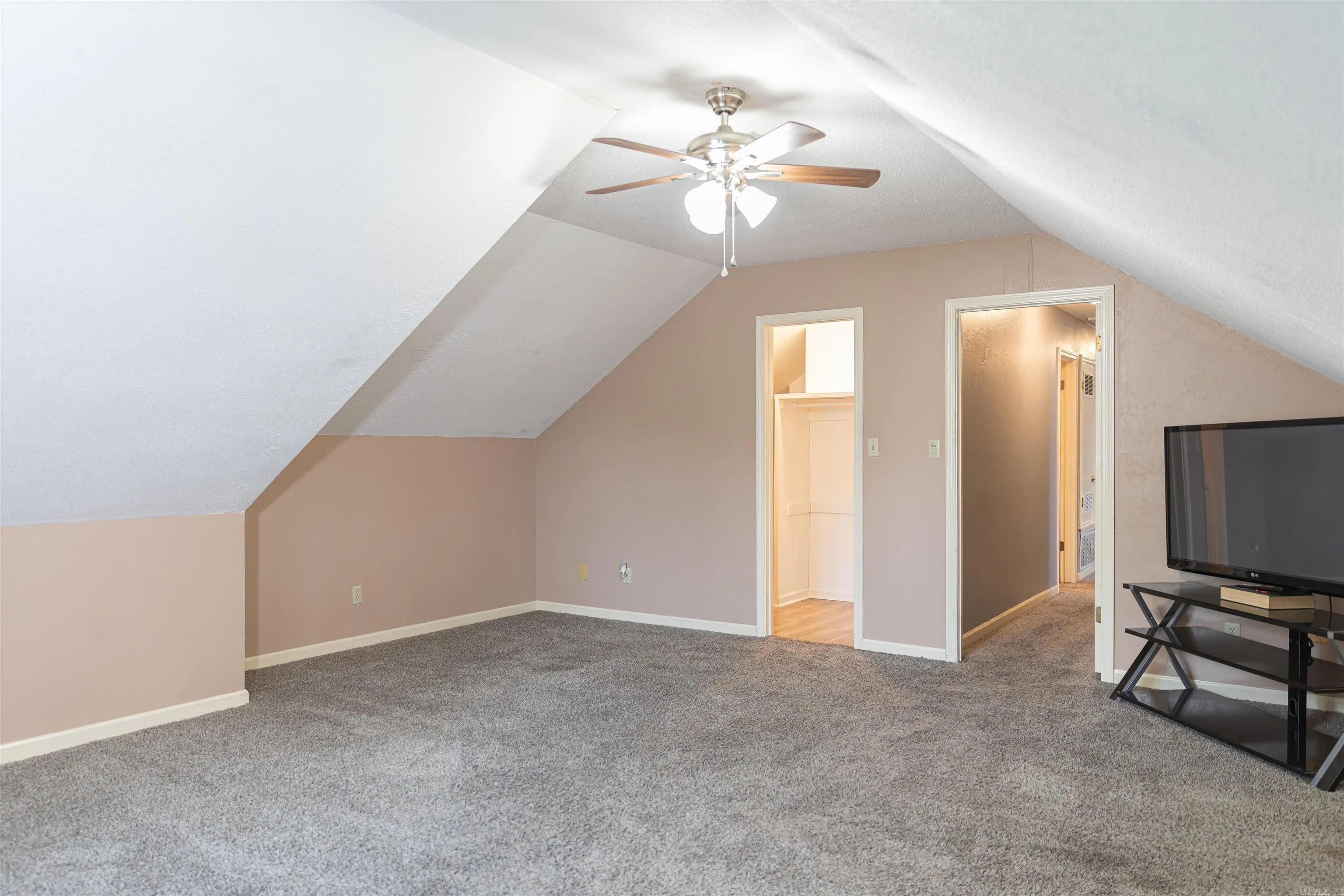 Property at 809  Putting green - Image 22