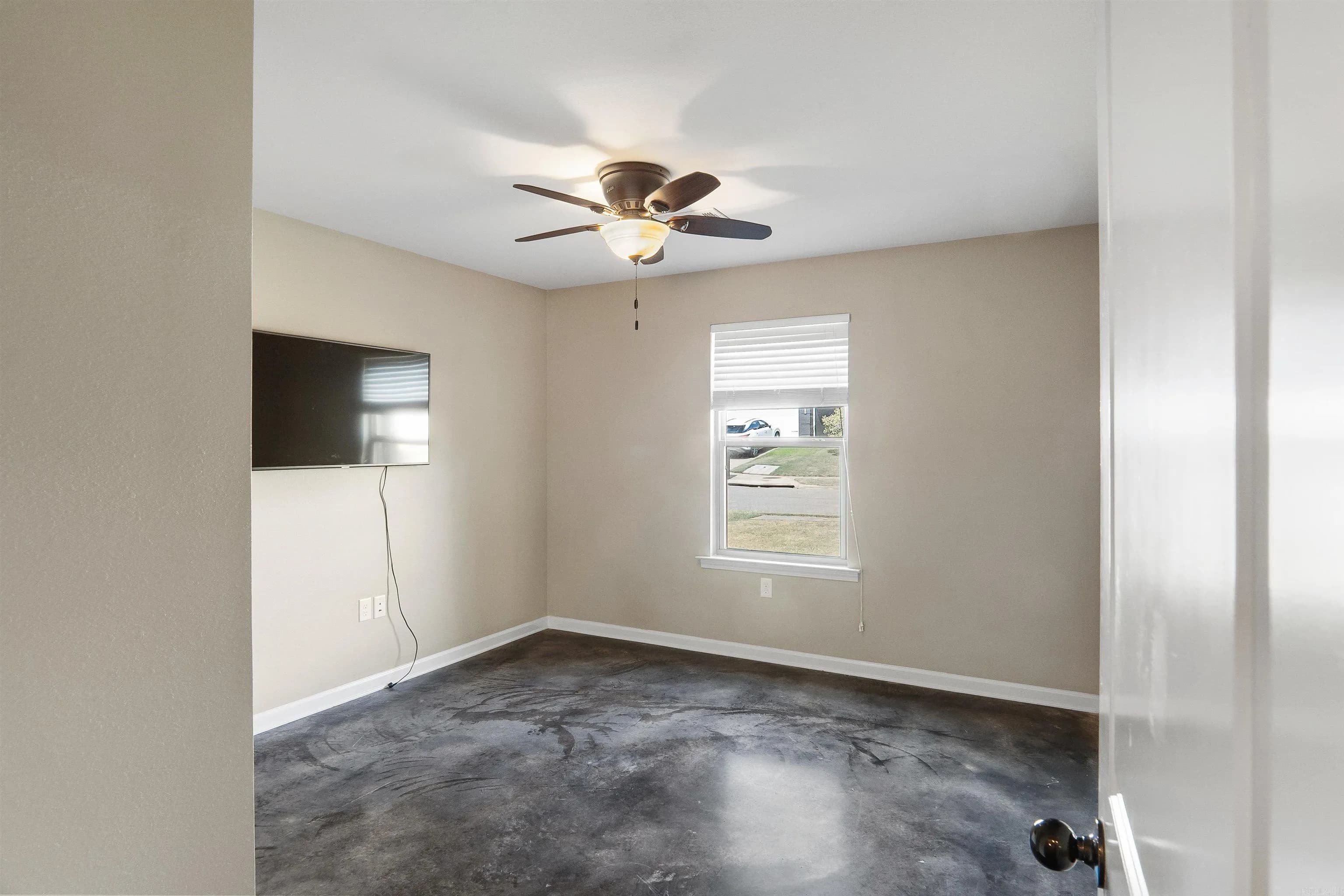 Property at 579  Crepe myrtle - Image 8