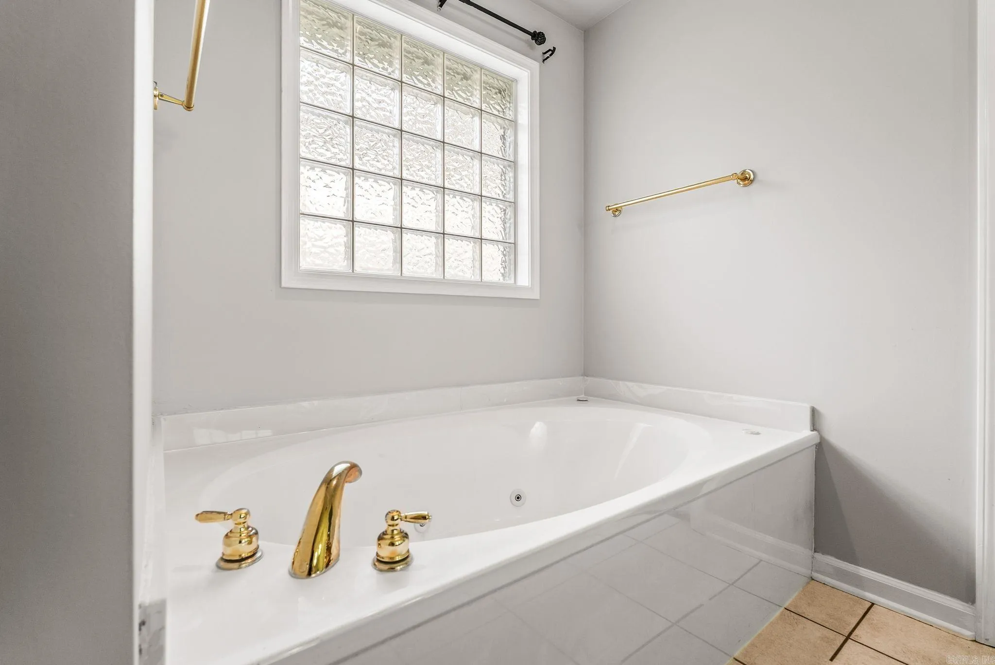 Property at 104  Cannes - Image 26