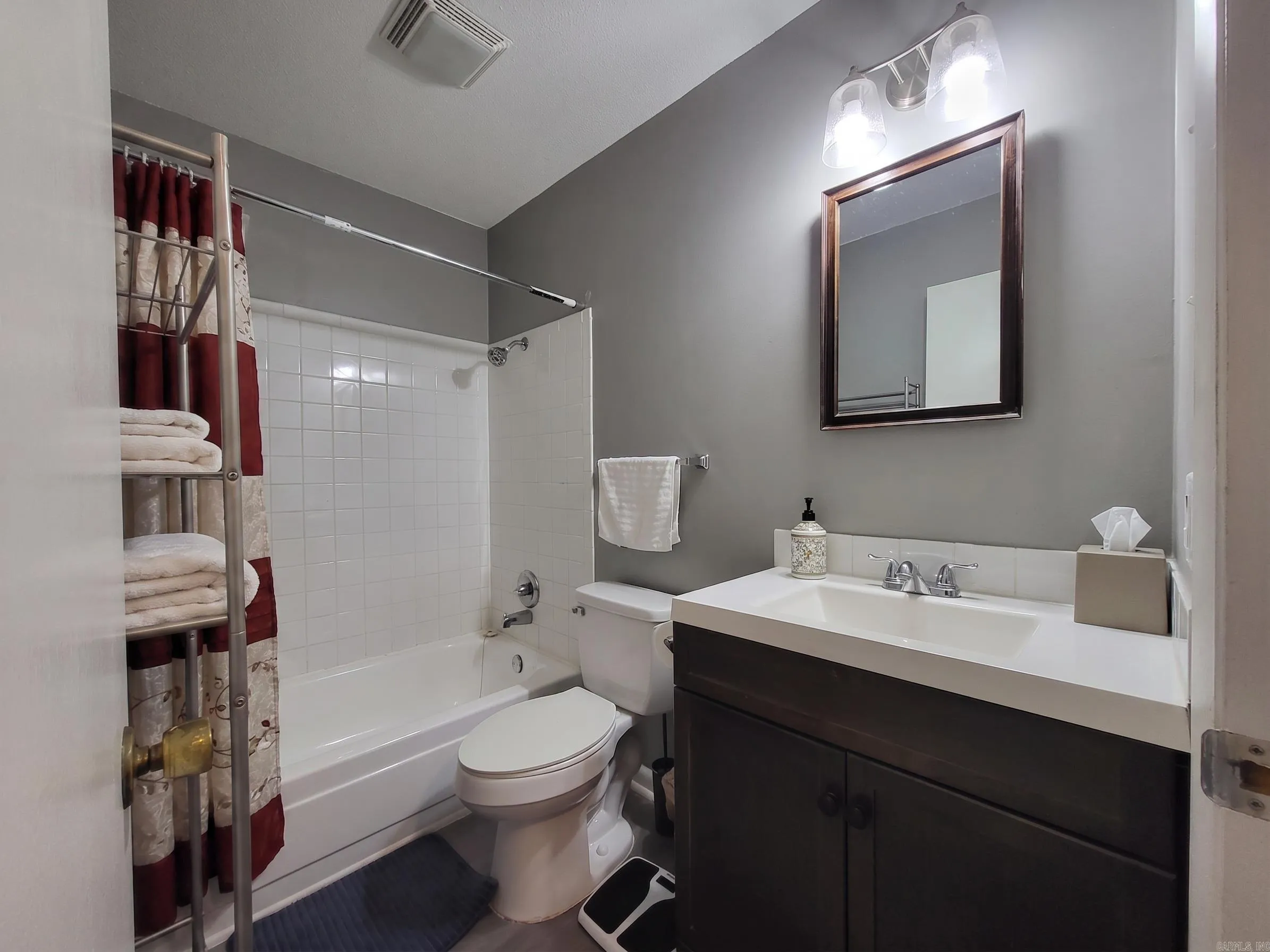 Property at 8805  Claremont - Image 11