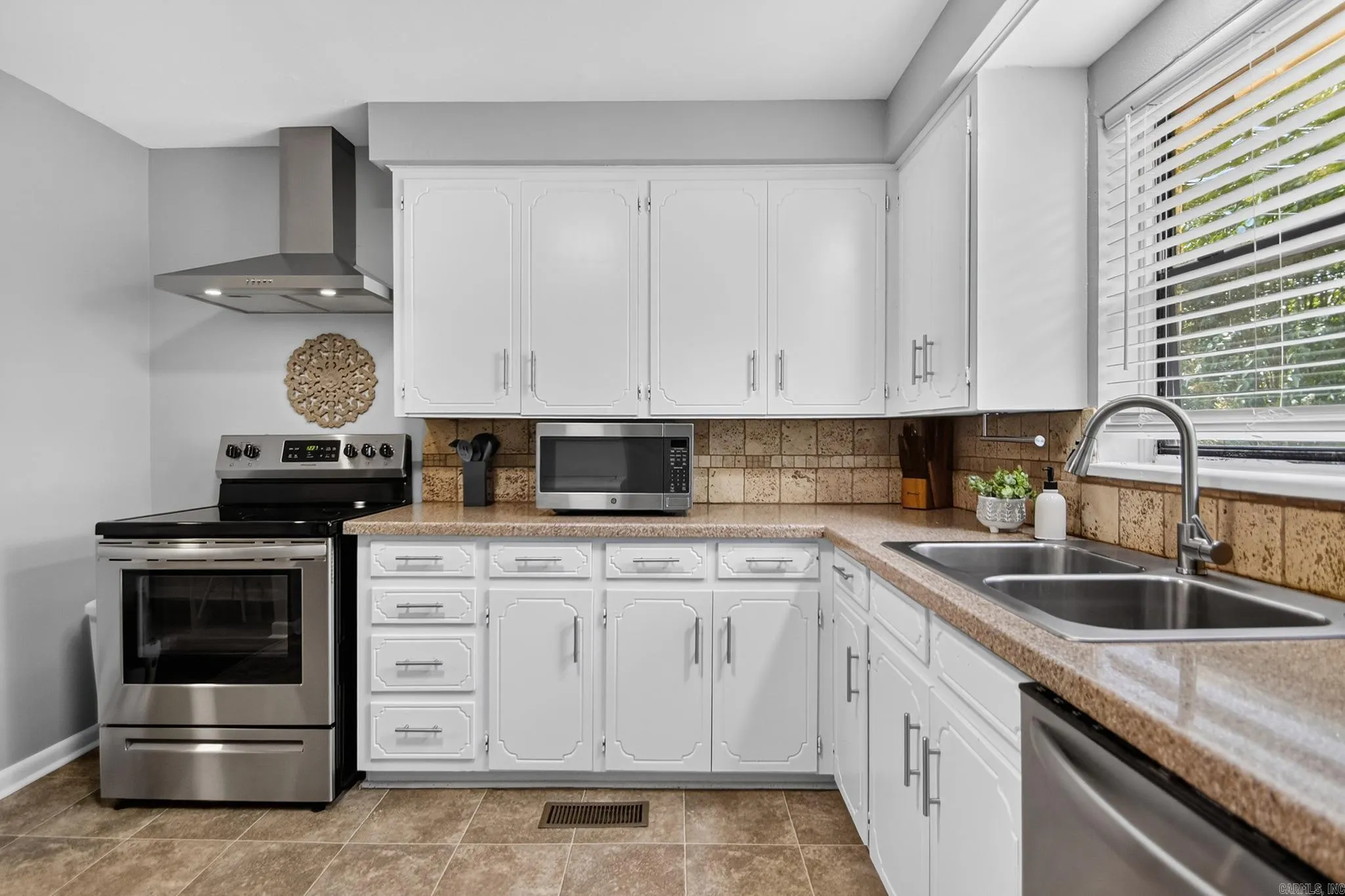 Property at 422 W K - Image 5