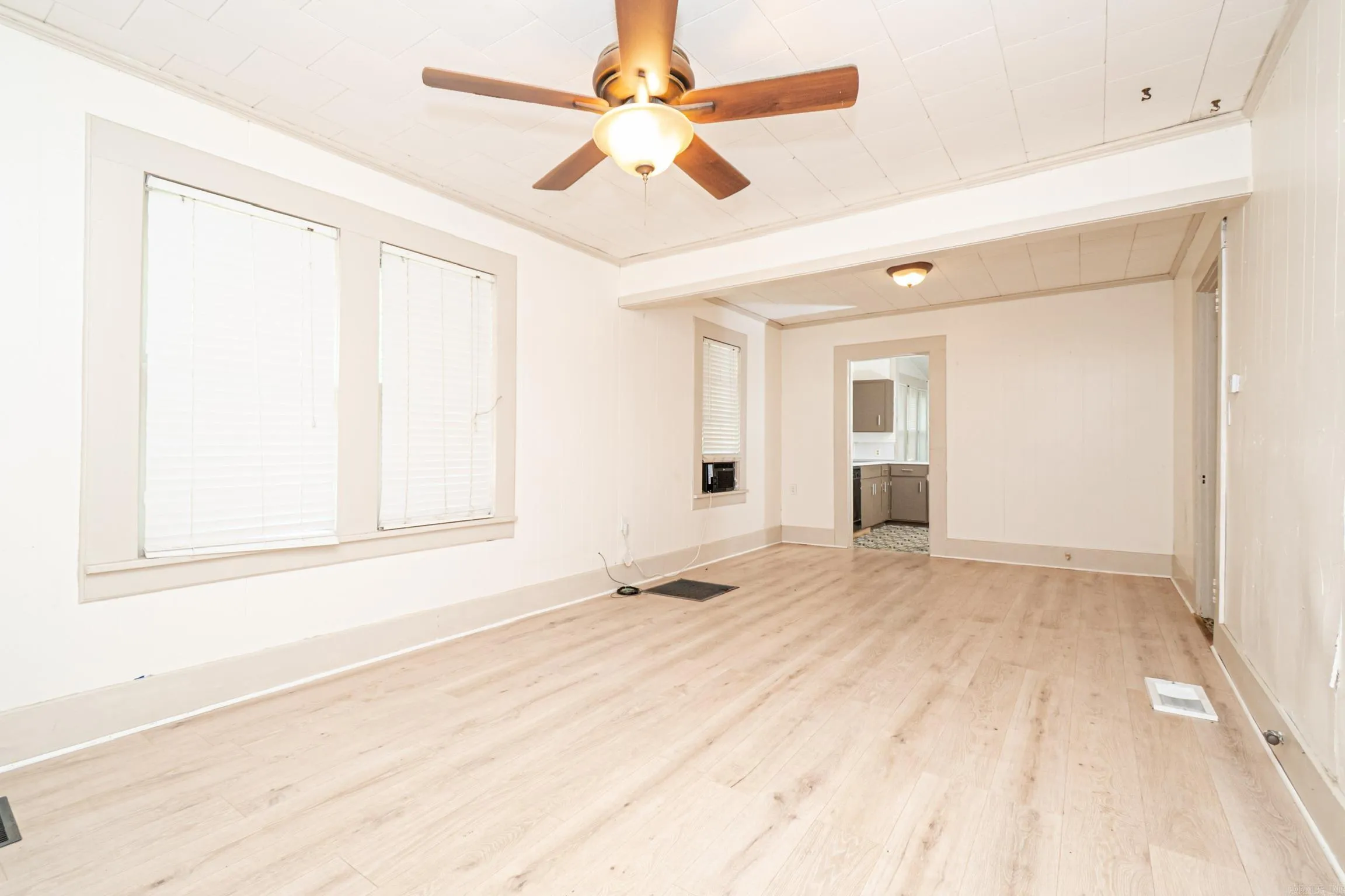 Property at 906 N Park - Image 2