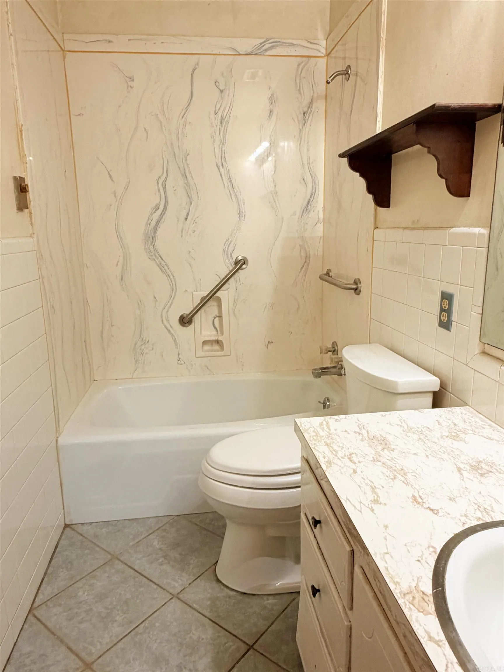 Property at 303 E Conway - Image 16