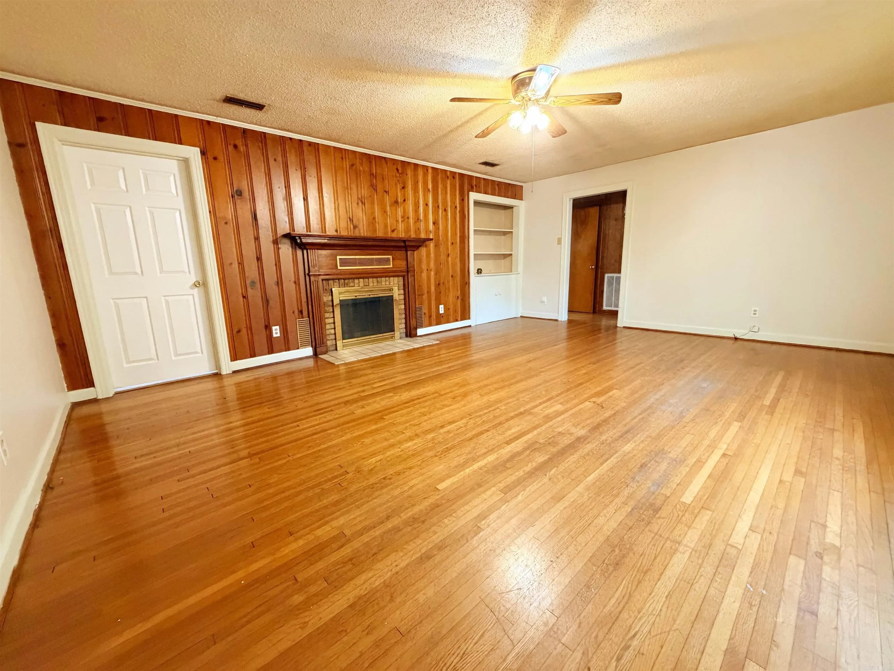 Property at 303 E Conway - Image 9