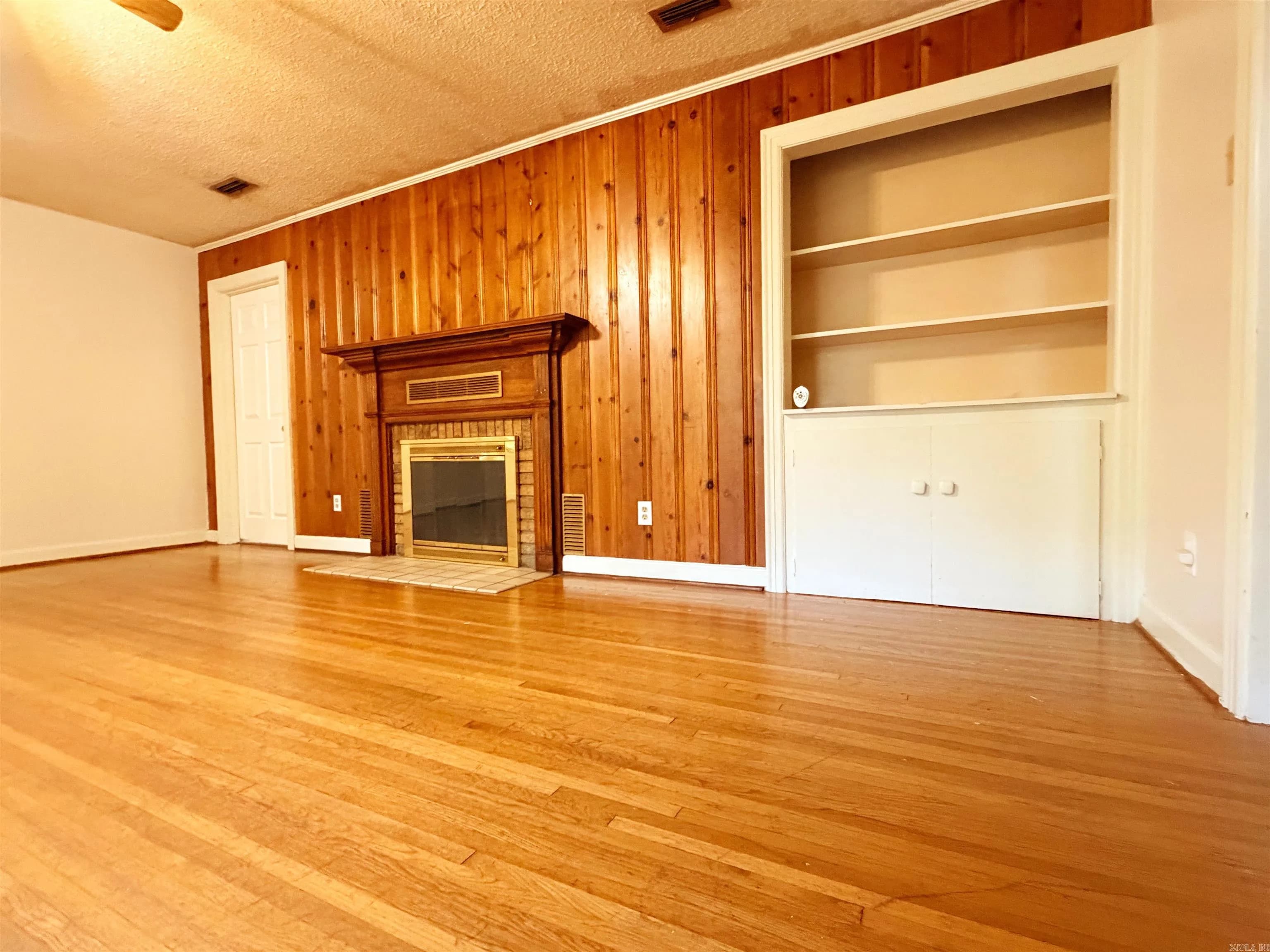 Property at 303 E Conway - Image 12