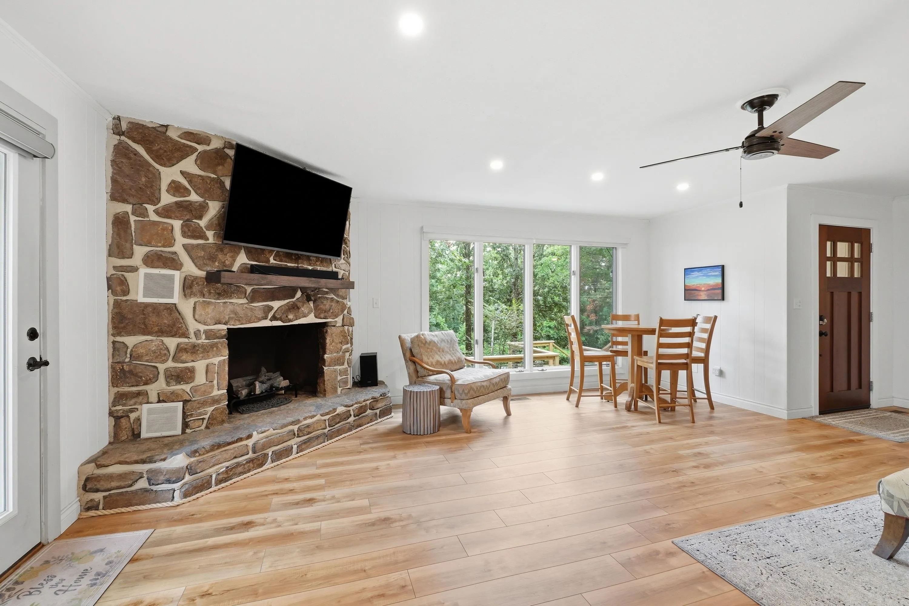 Property at 211  Chelsea - Image 14