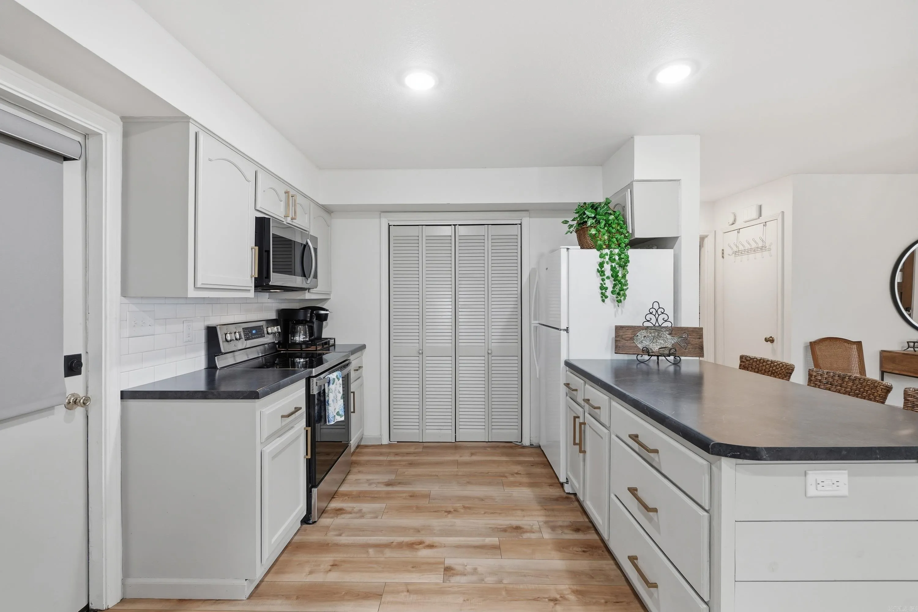 Property at 211  Chelsea - Image 24