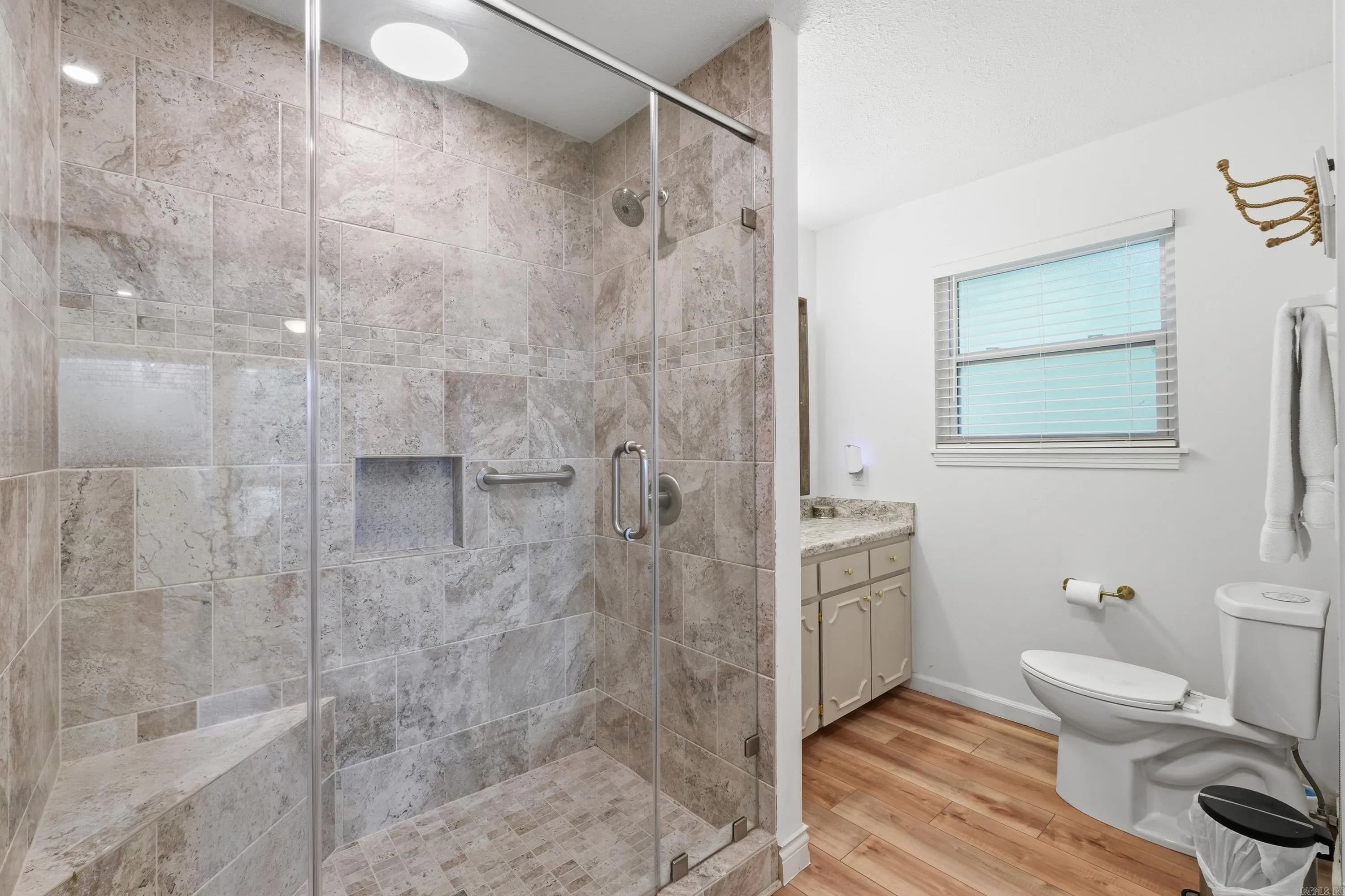 Property at 211  Chelsea - Image 33