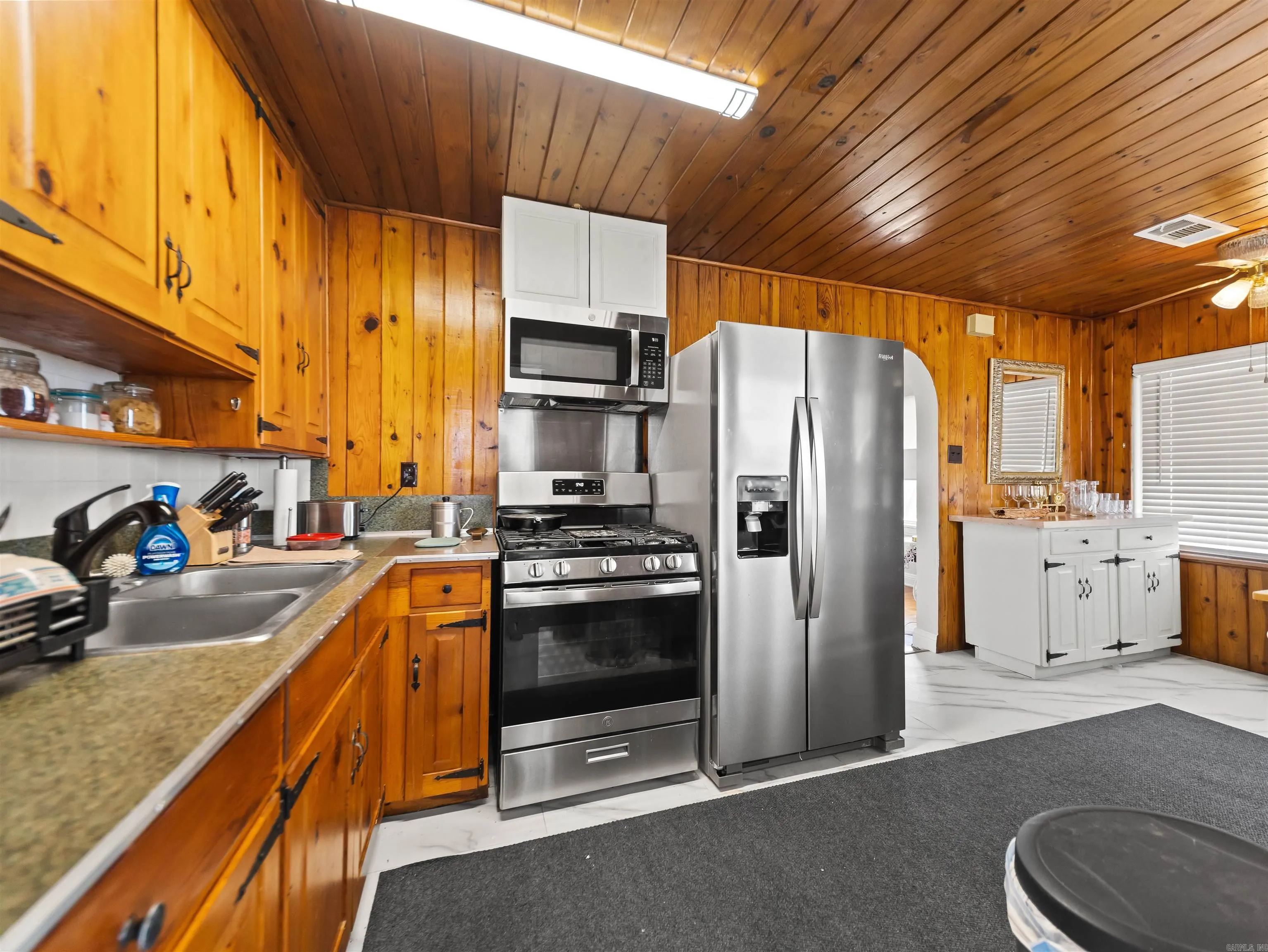 Property at 400  Summer - Image 10