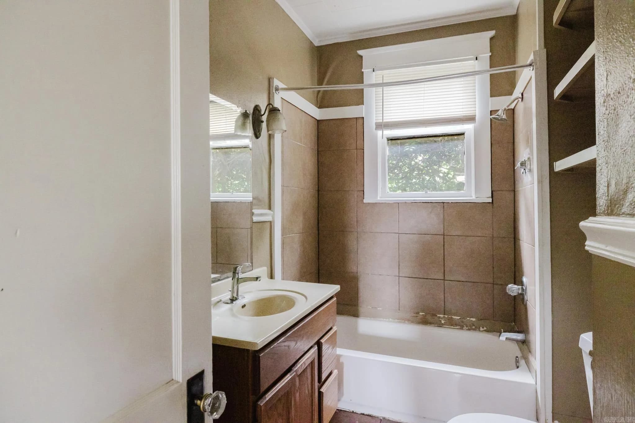 Property at 316 W Conway st - Image 22