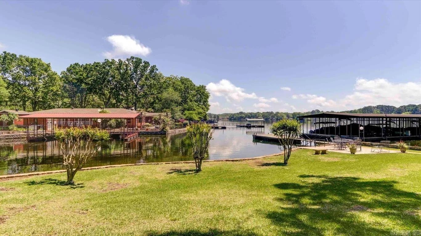 Property at 201  Daffodil, 6B - Image 3