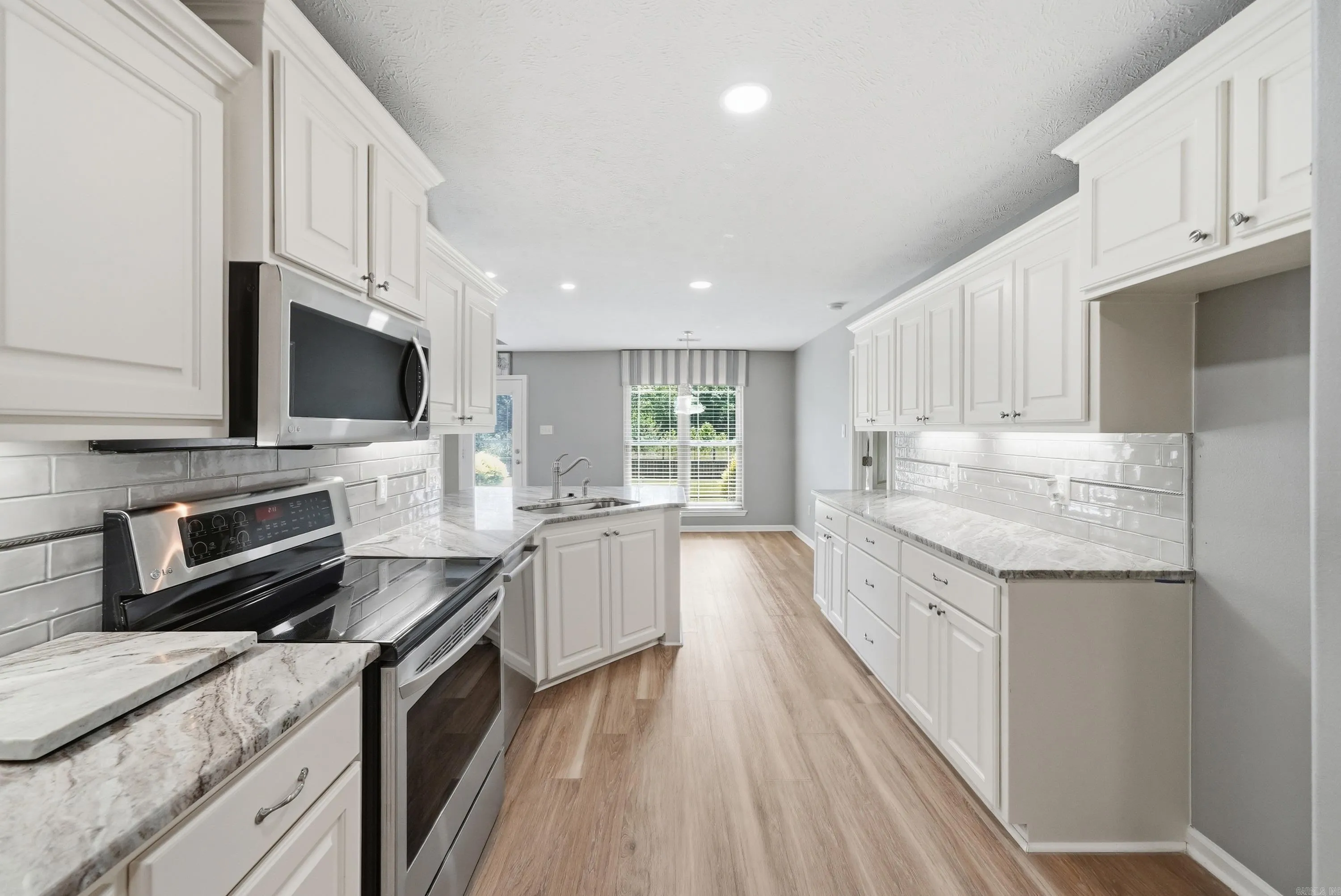 Property at 41  Weatherwood - Image 13