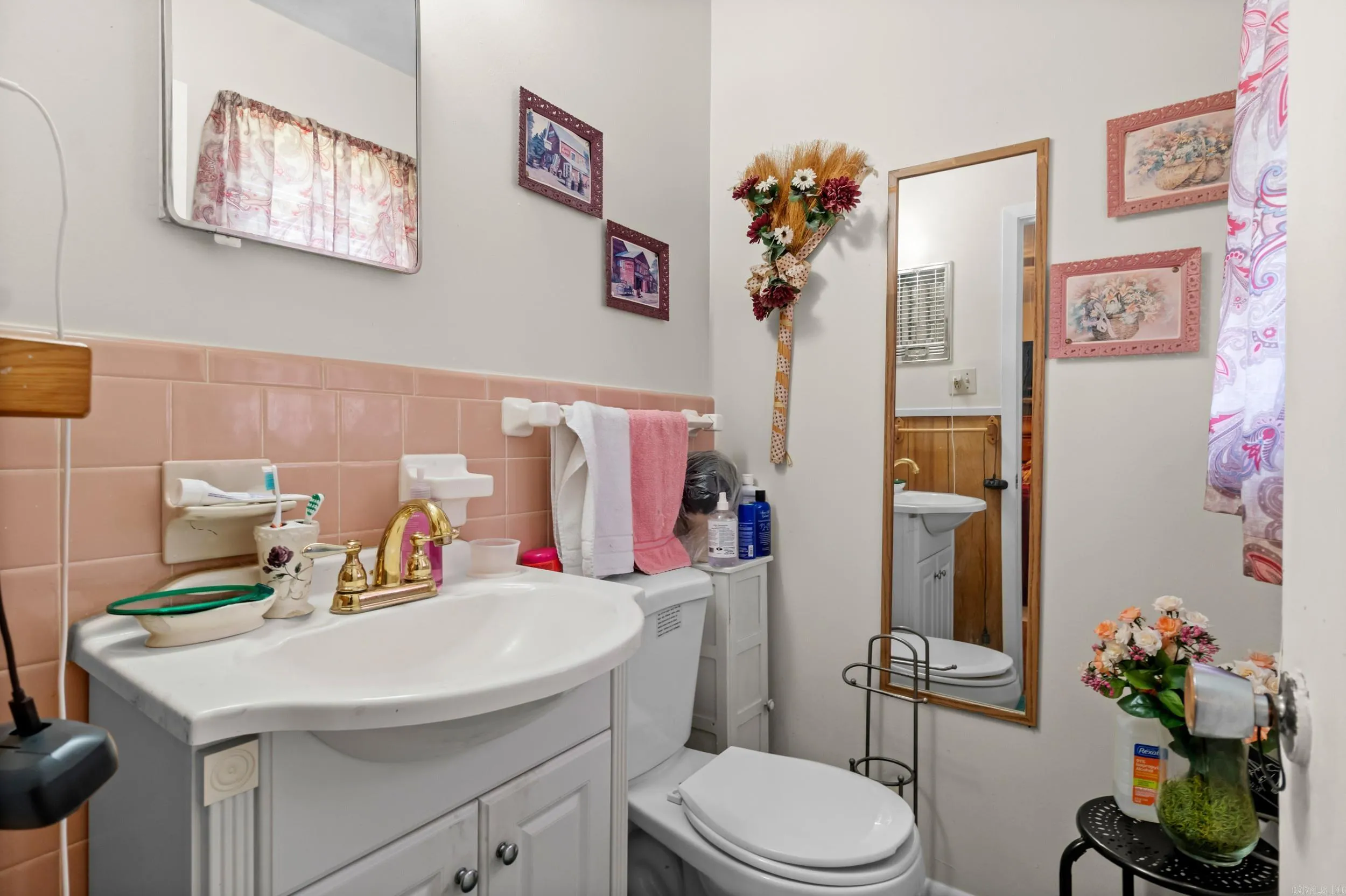 Property at 1307 S Dakota st - Image 13
