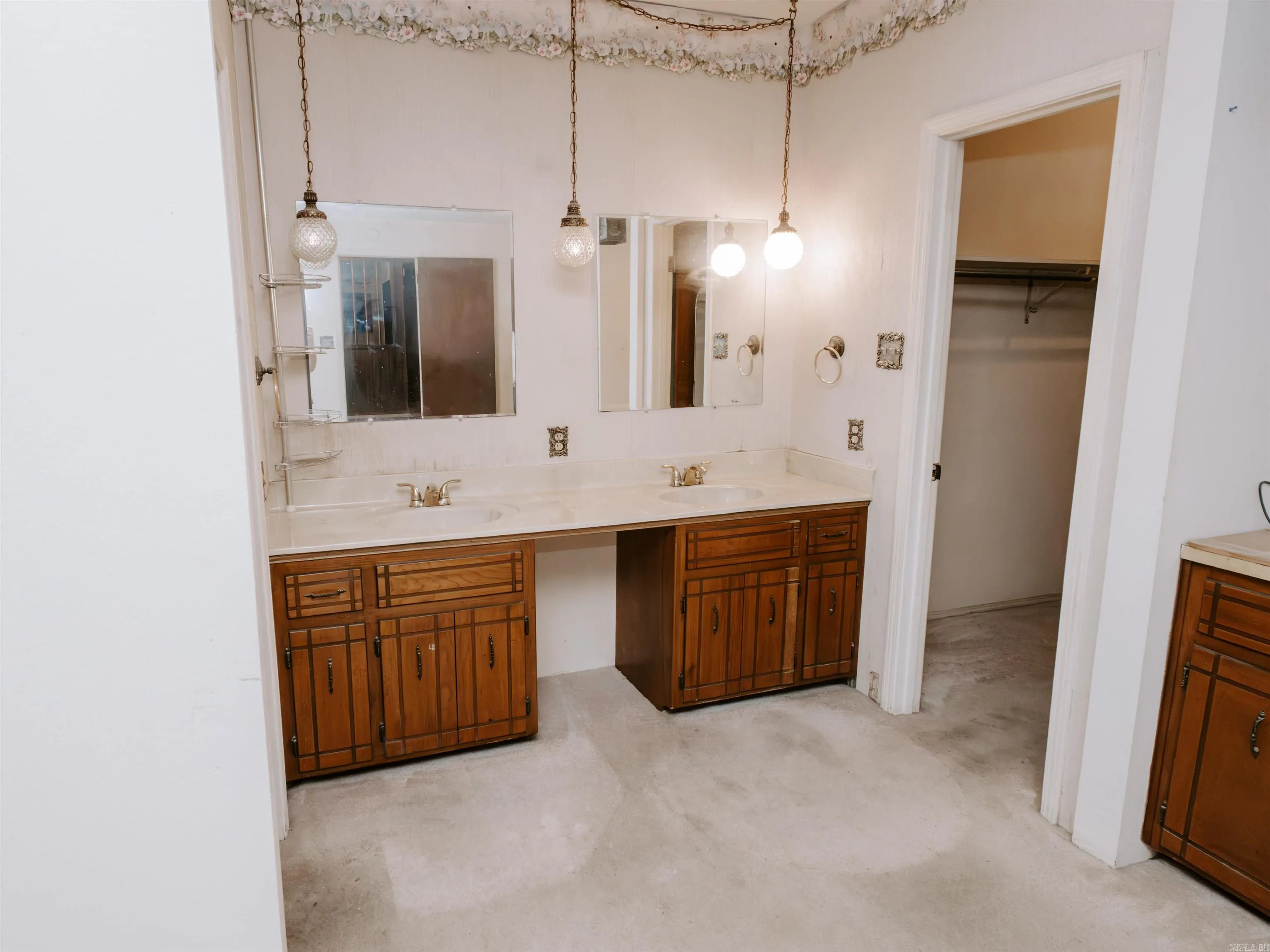 Property at 207  Brookhollow - Image 19