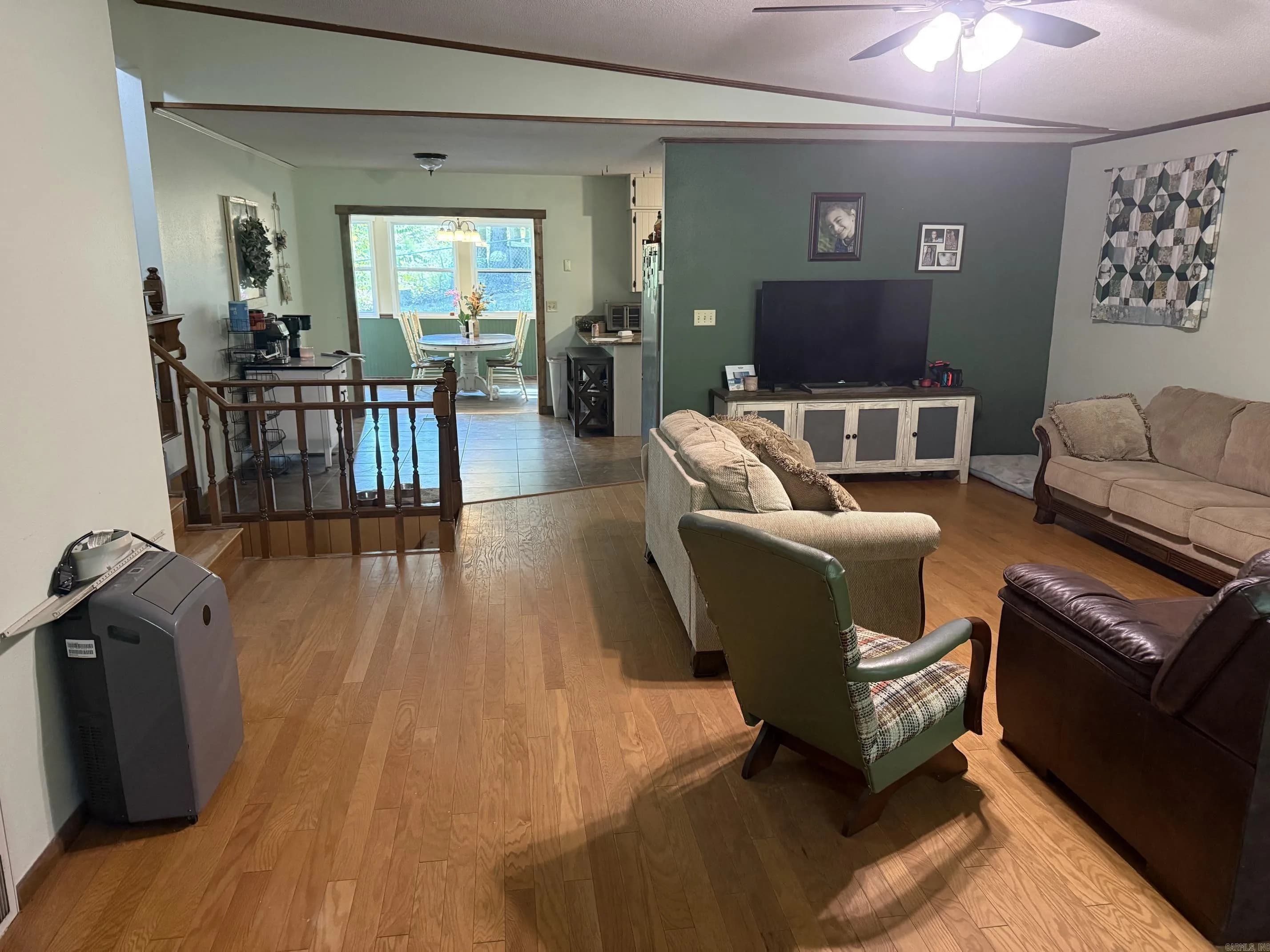 Property at 192  Lone pine north - Image 5
