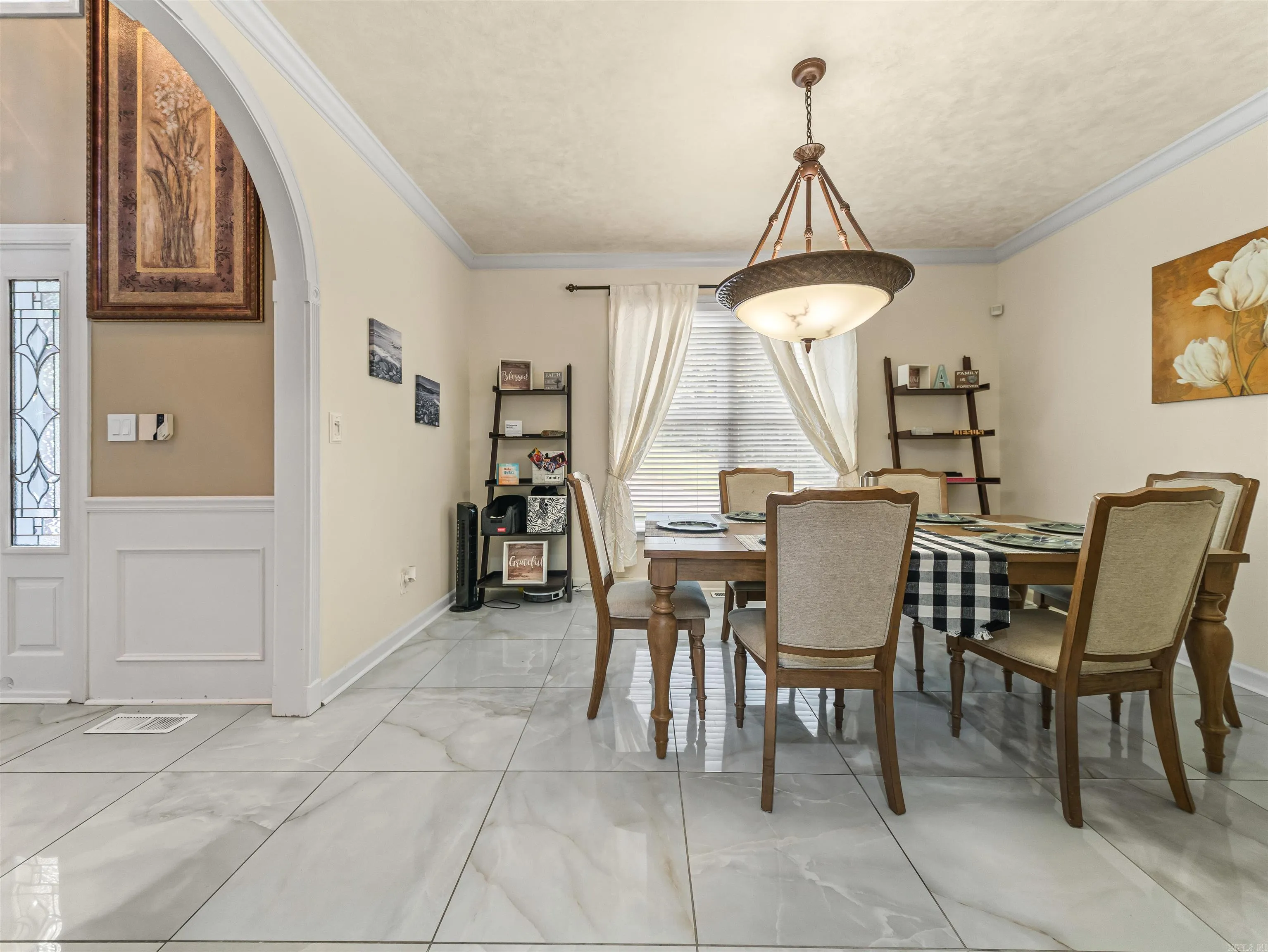 Property at 109  Ravenwood - Image 16