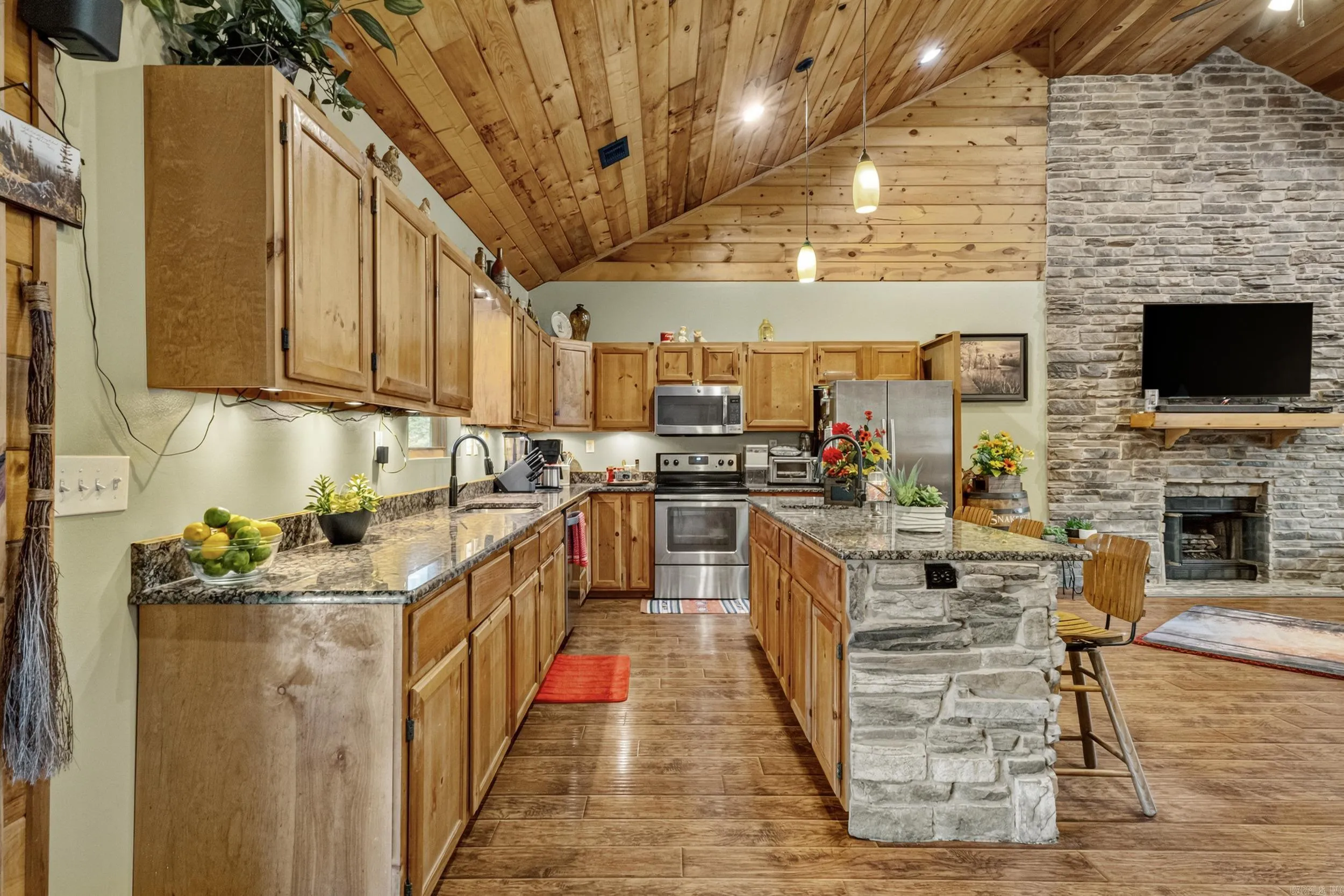 Property at 49  Aurora - Image 17