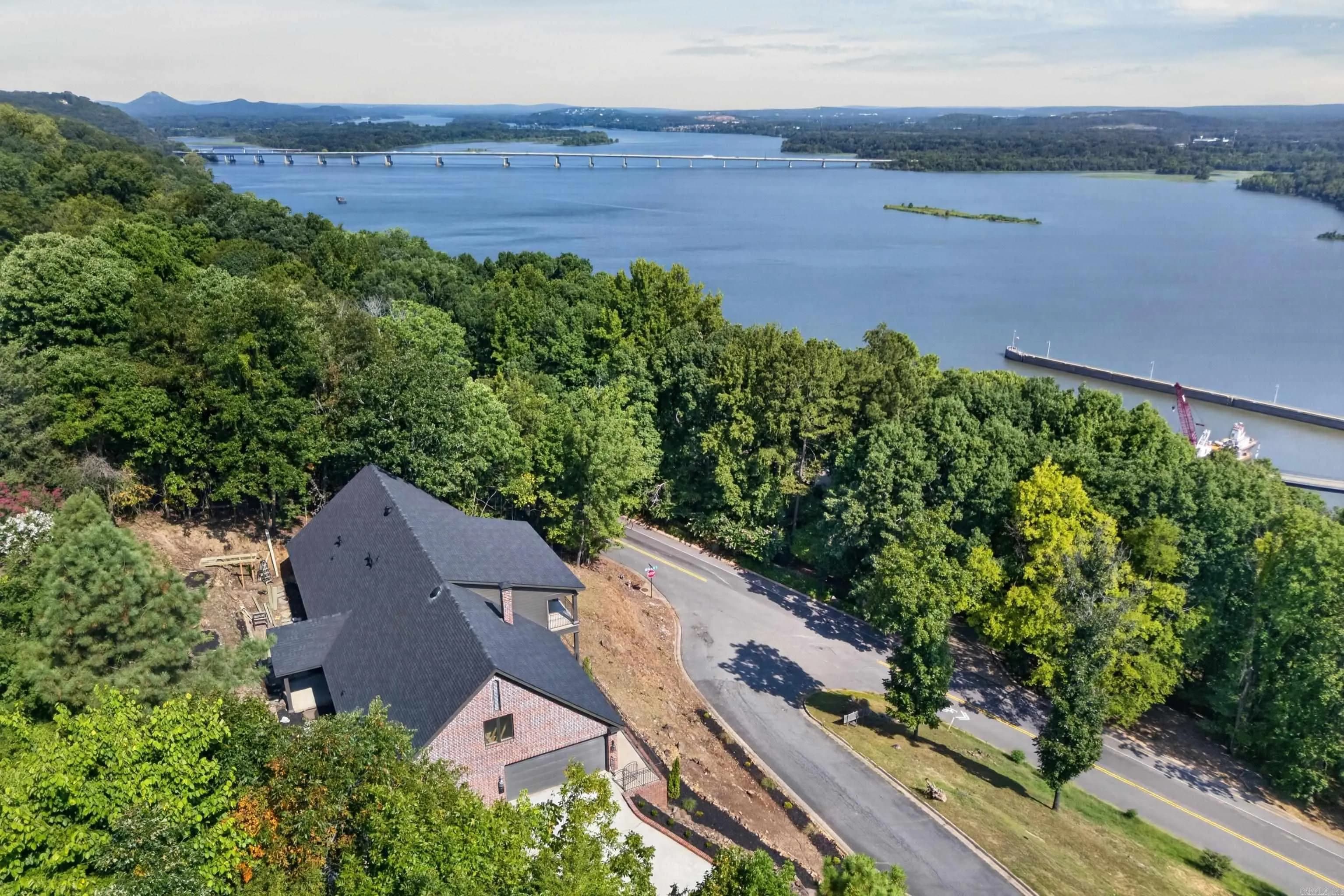 Property at 1  Overlook - Image 5