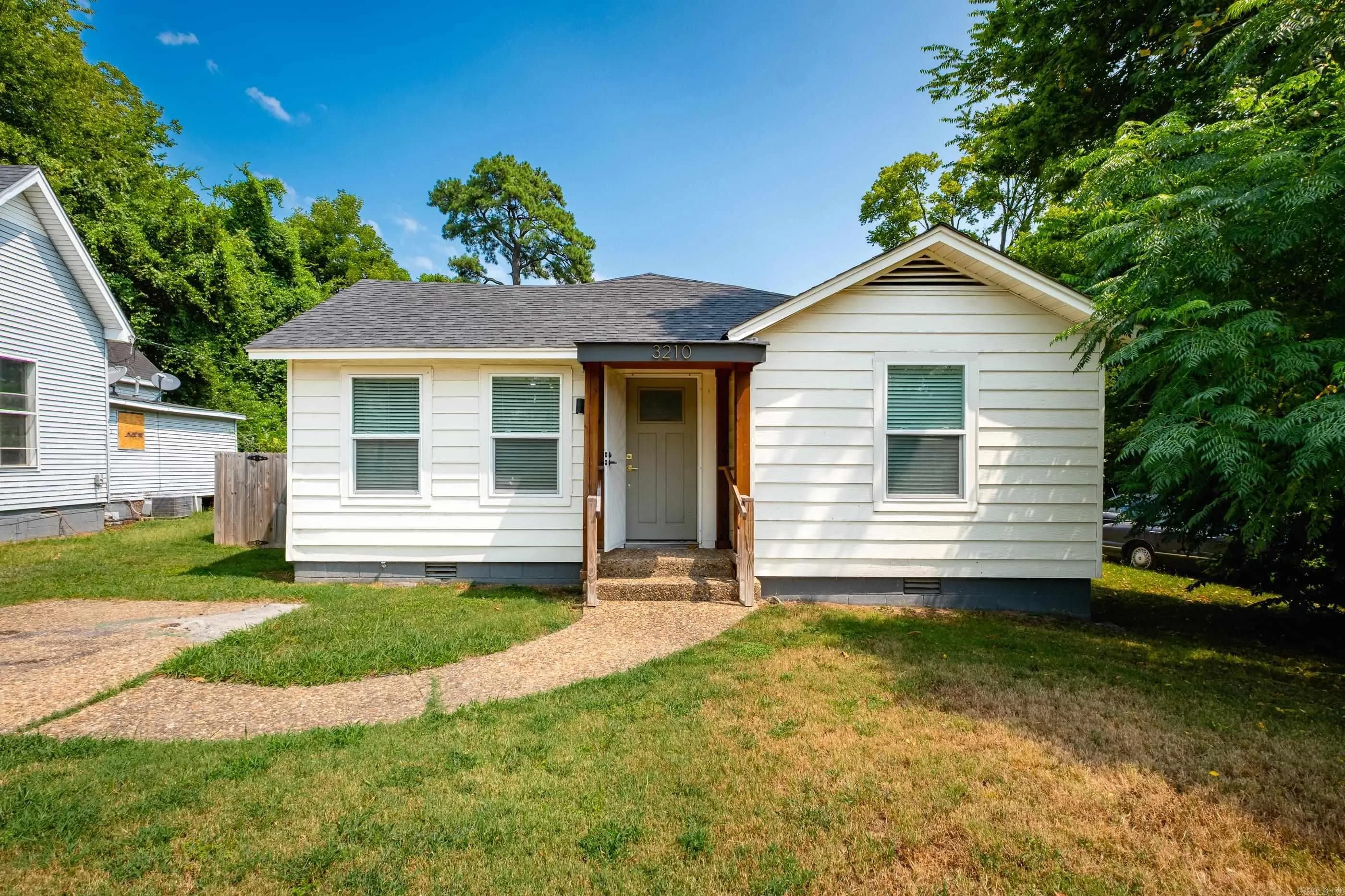Property at 3210  Lamar - Image 3
