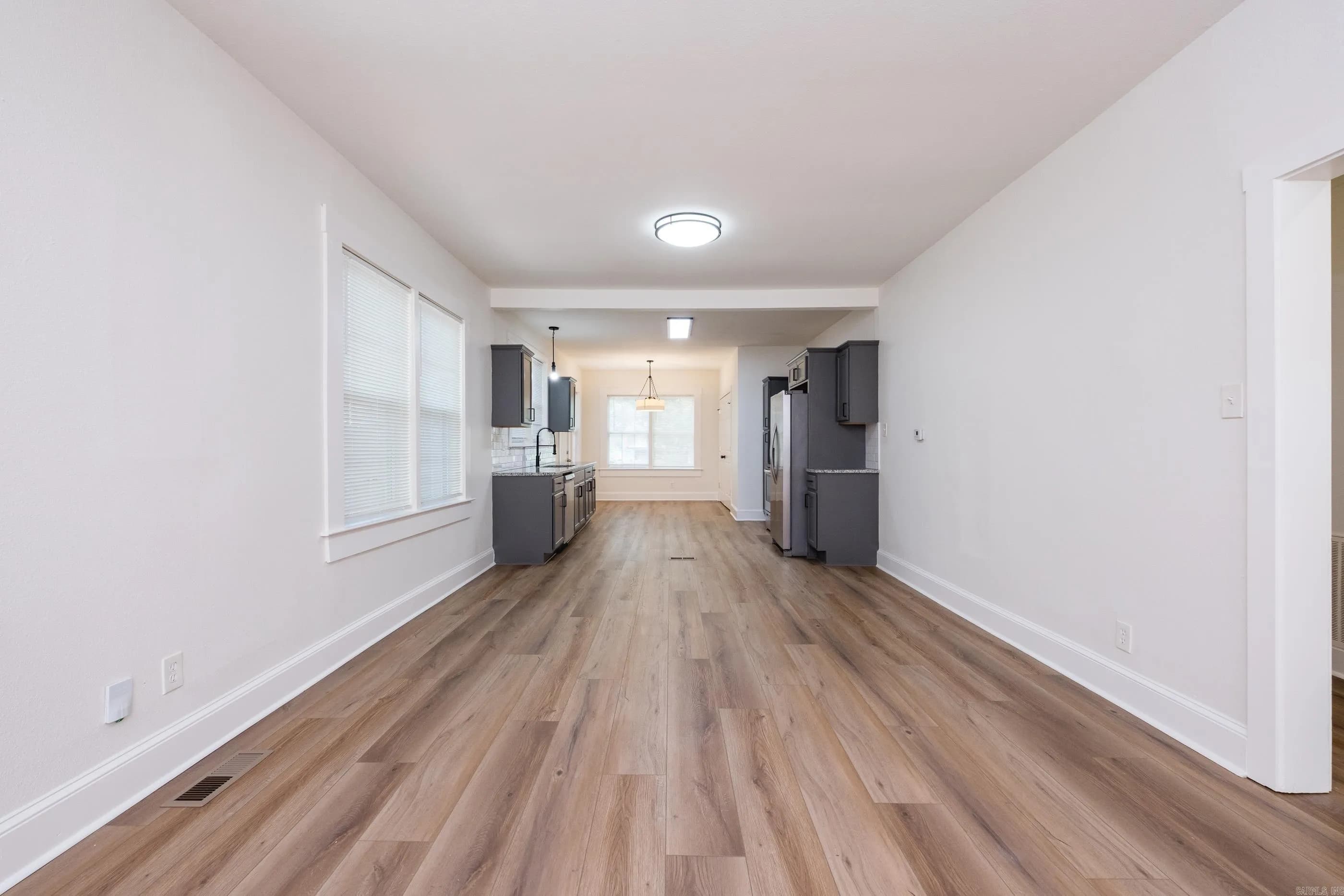 Property at 3220  Lamar - Image 11