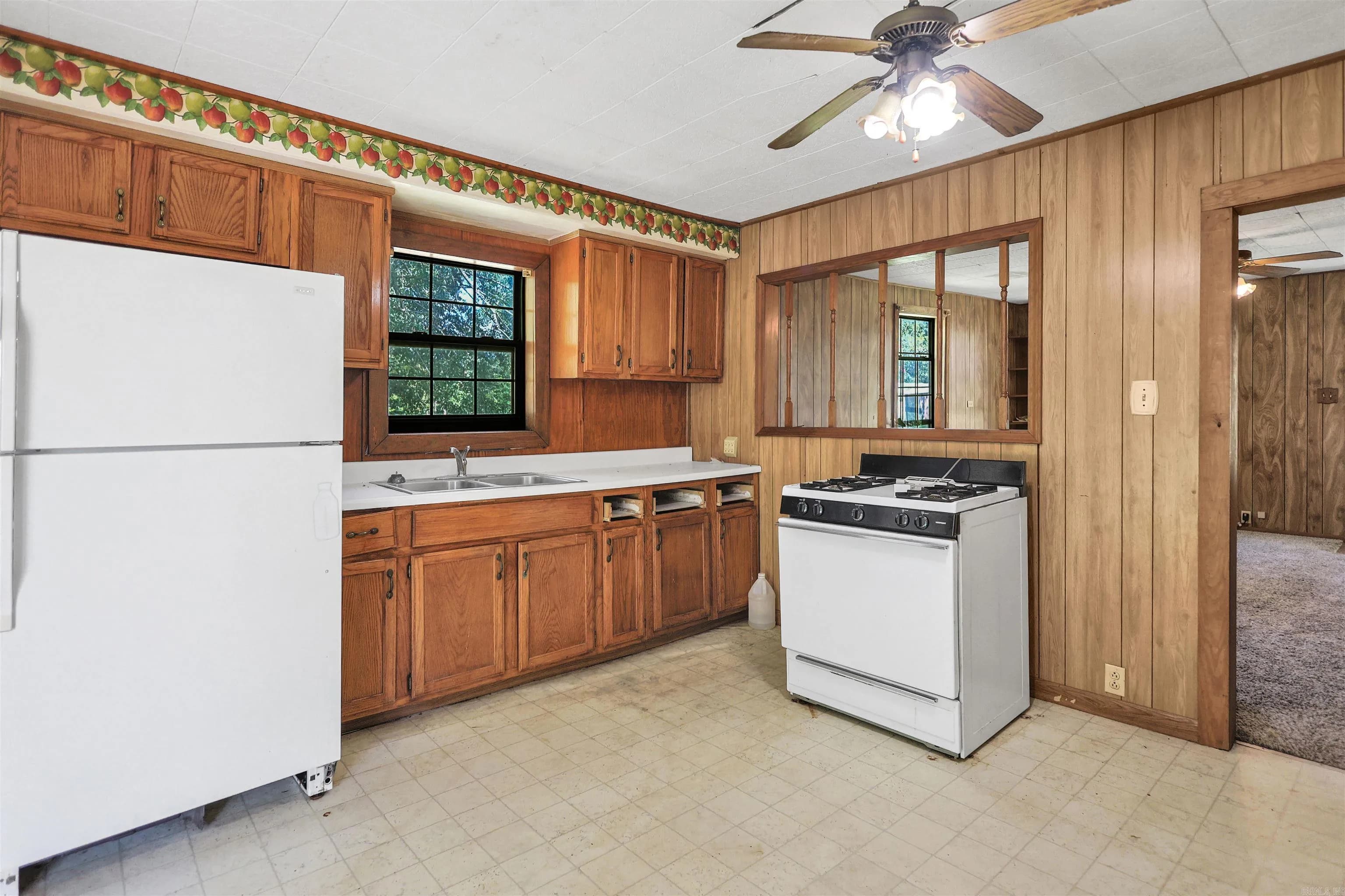 Property at 629 S Hill - Image 10