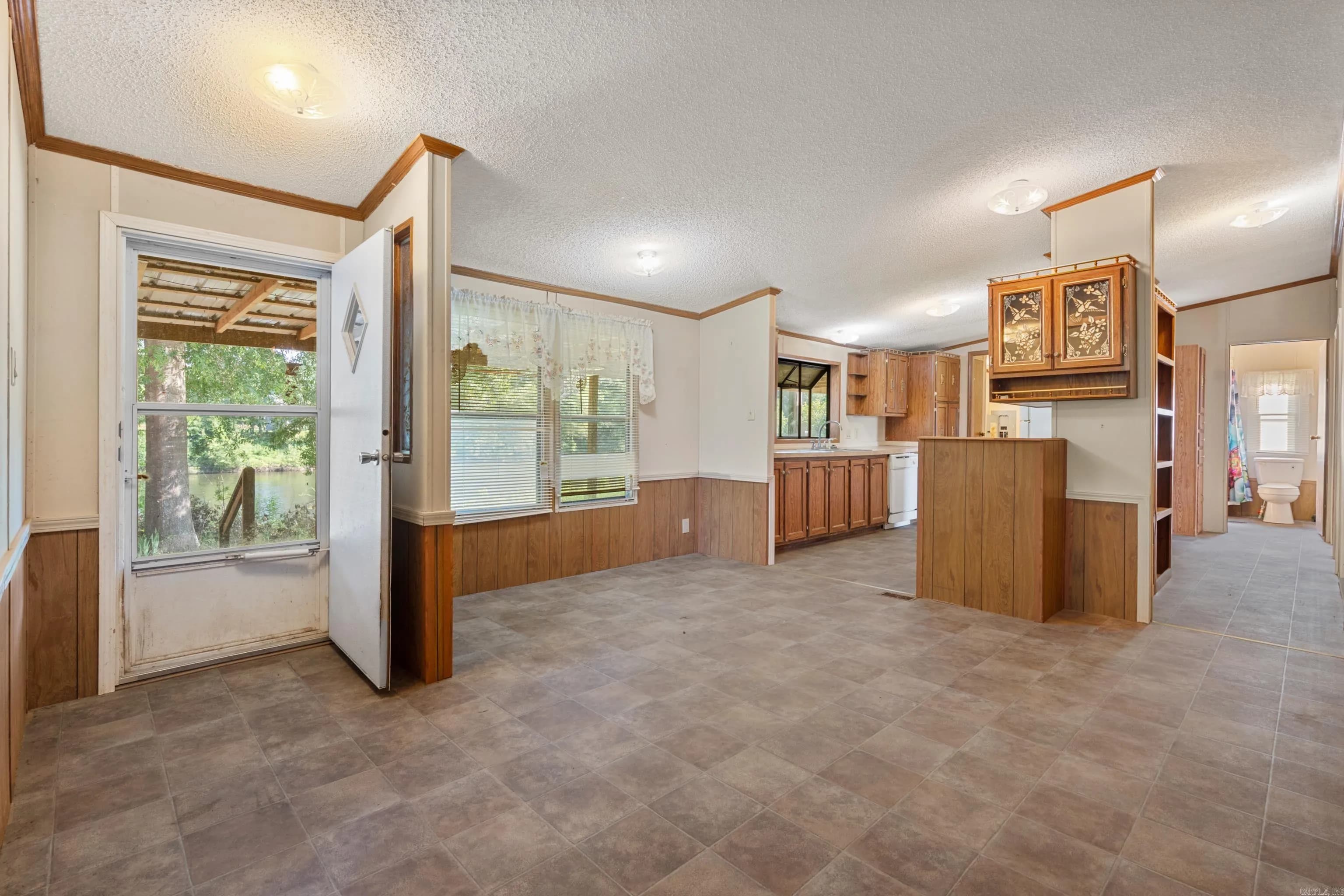 Property at 234  Harvey - Image 4