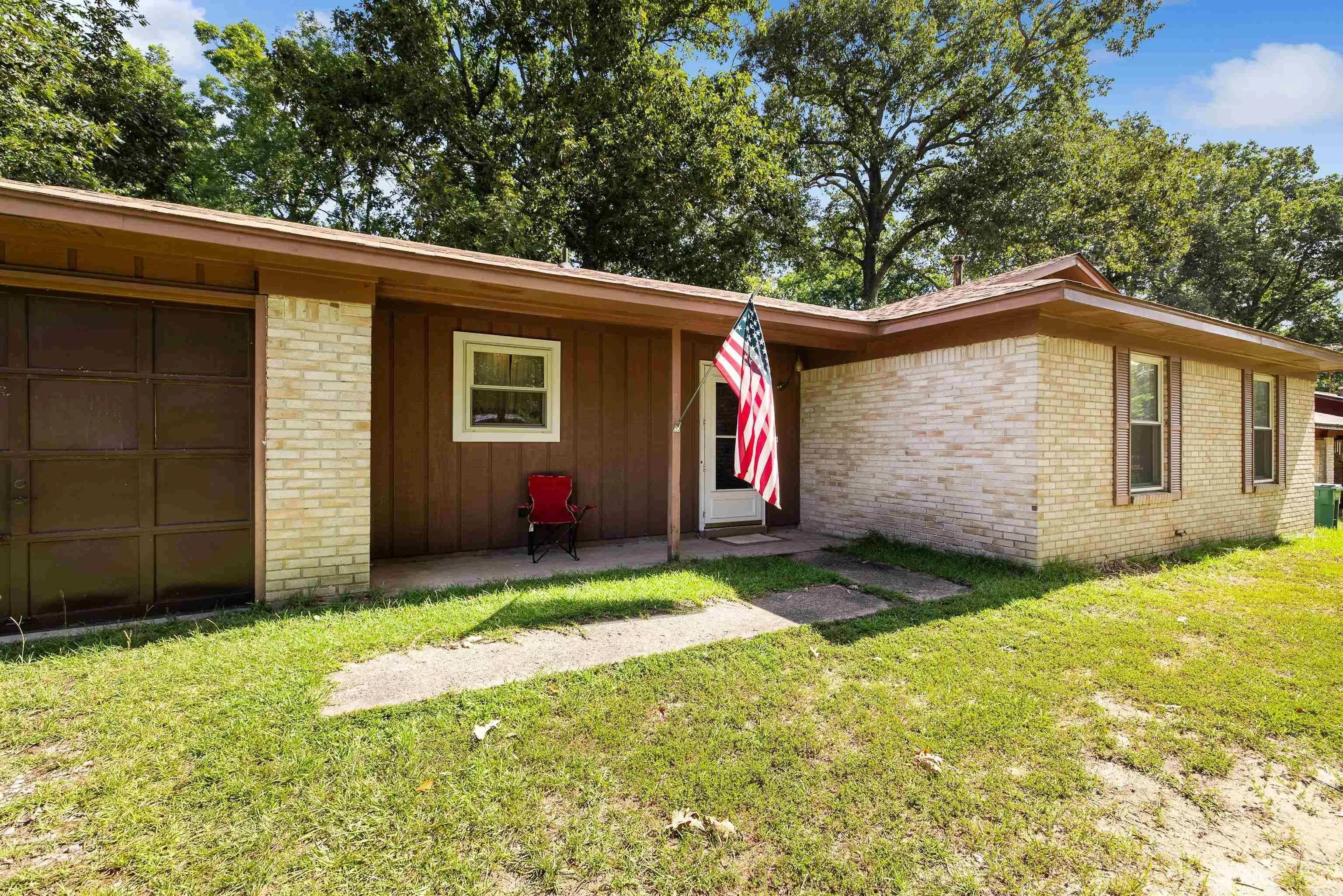 Property at 1309  Kelly - Image 2